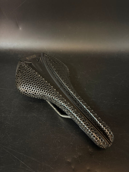 Fizik Versus Evo Adaptive Saddle Black