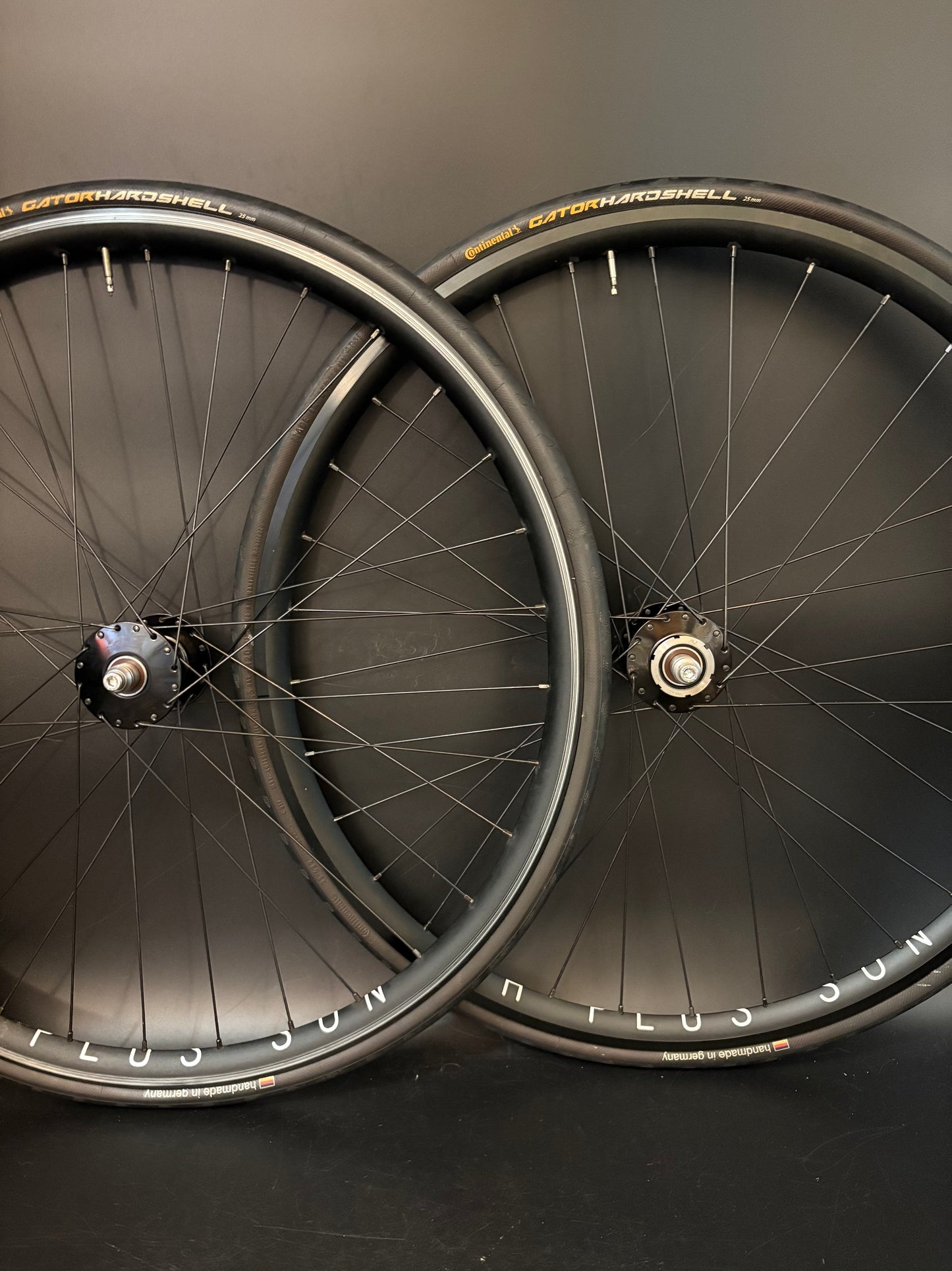 H Plus Son Archetype / Phil Wood HF Black Wheelset 32h