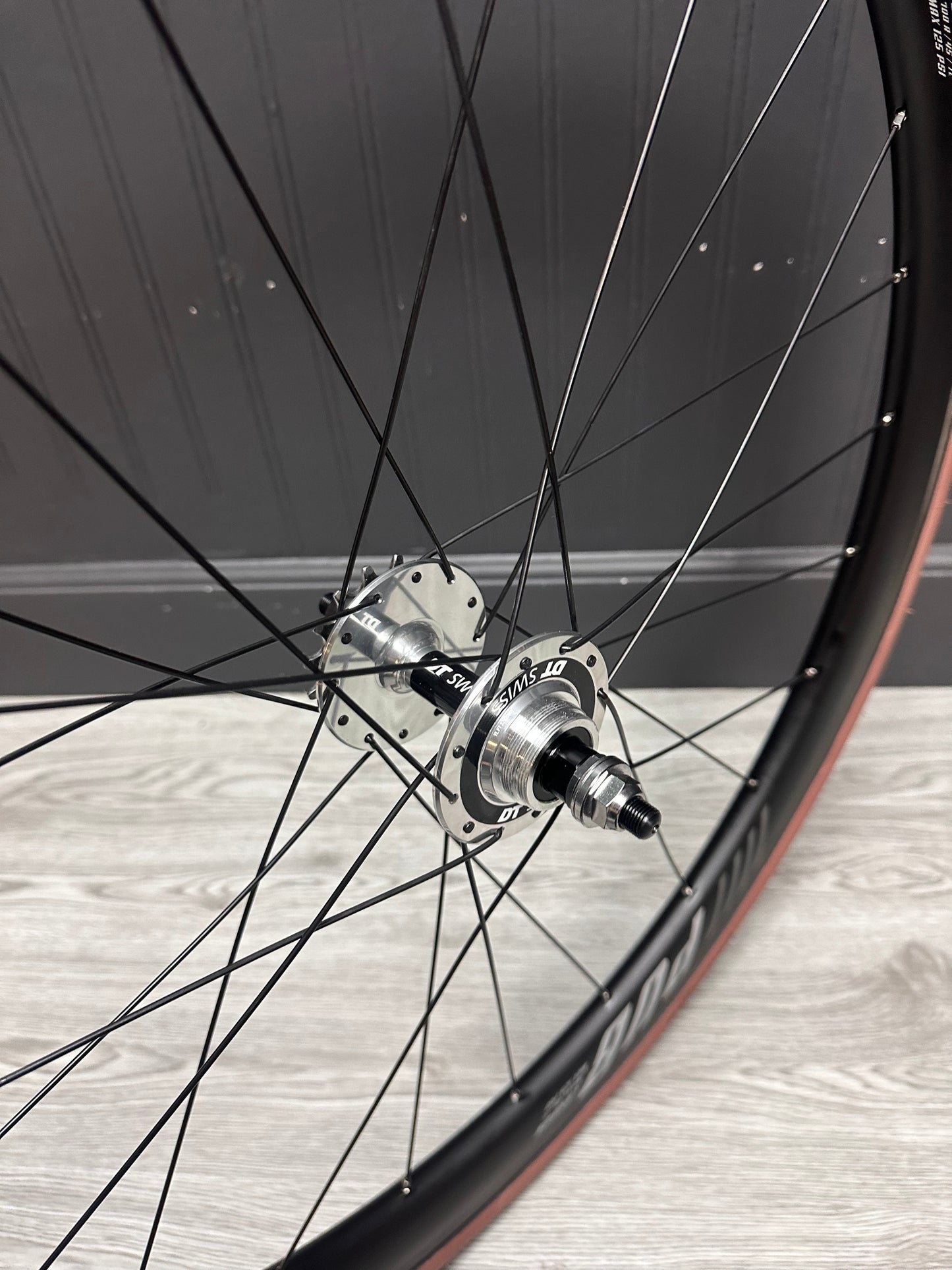 Pub 40mm Carbon / DT Swiss Wheelset 20/24h Fixed/Fixed