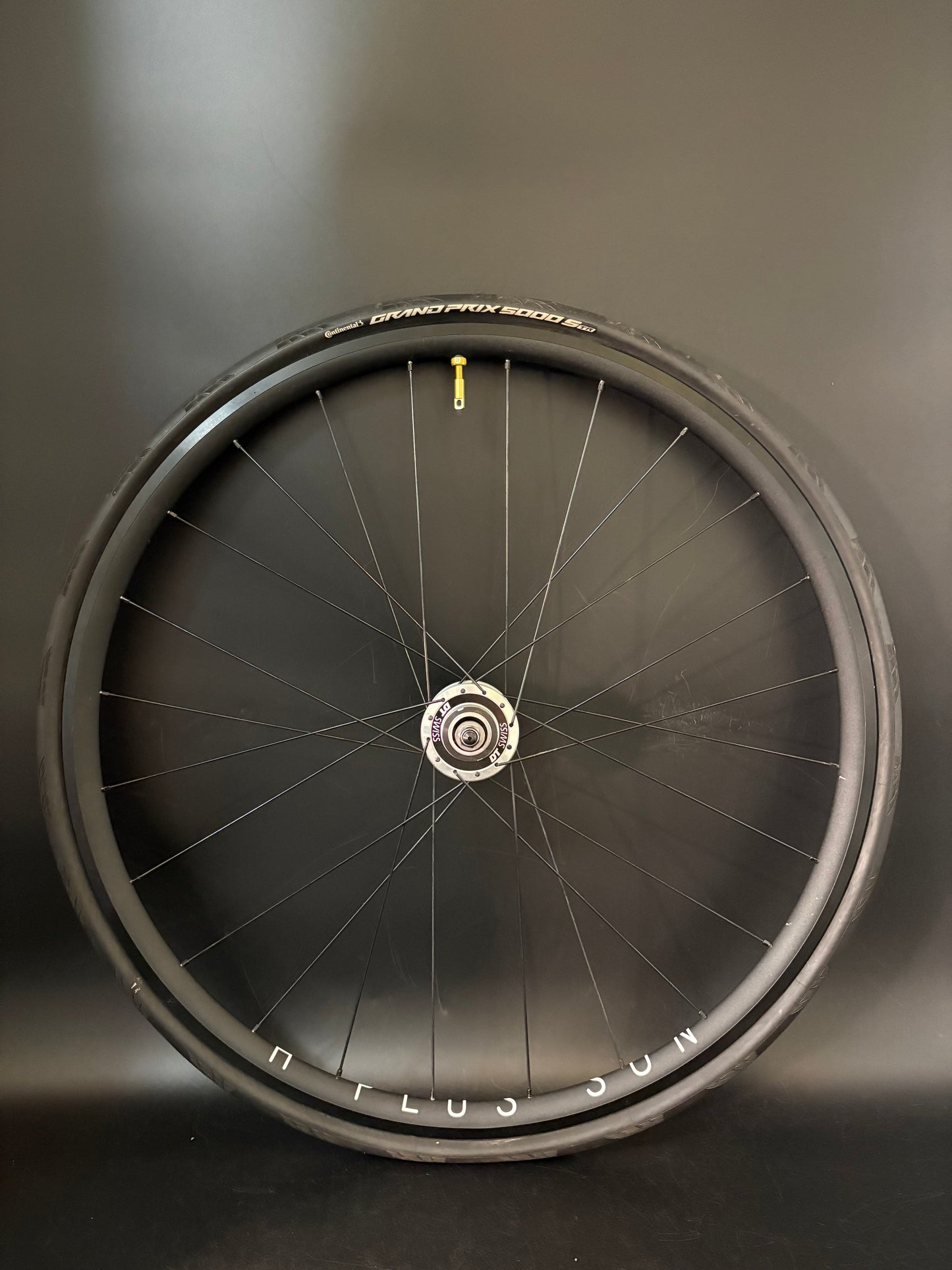 H Plus Son Archetype / DT Swiss Wheelset Black 20/24h