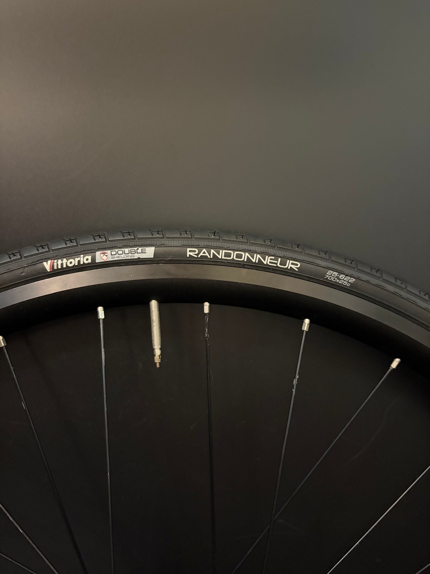 H Plus Son Archetype Black / Spike Hubs Wheelset 28h