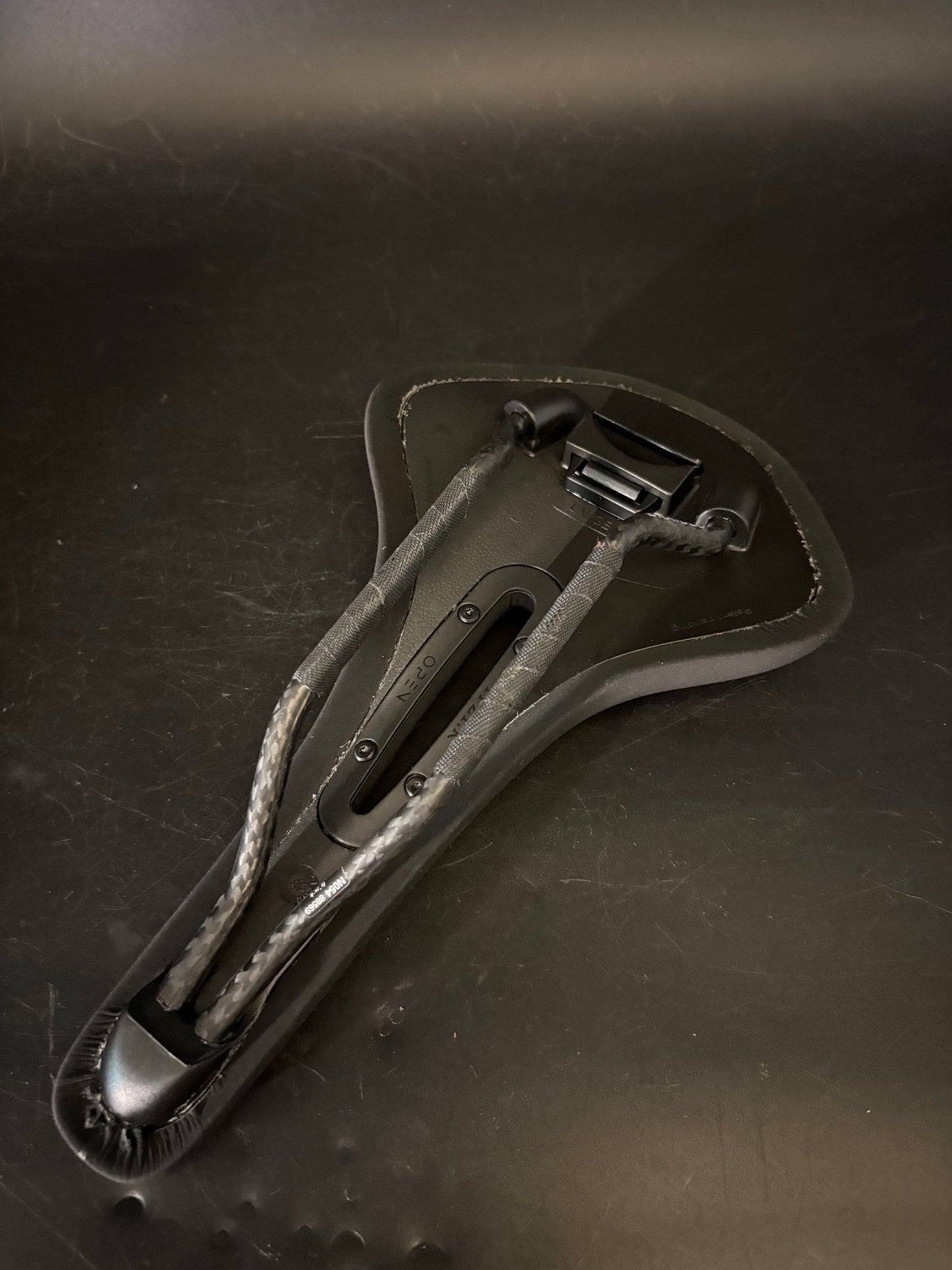 Fizik Antares R1 Saddle Black Carbon
