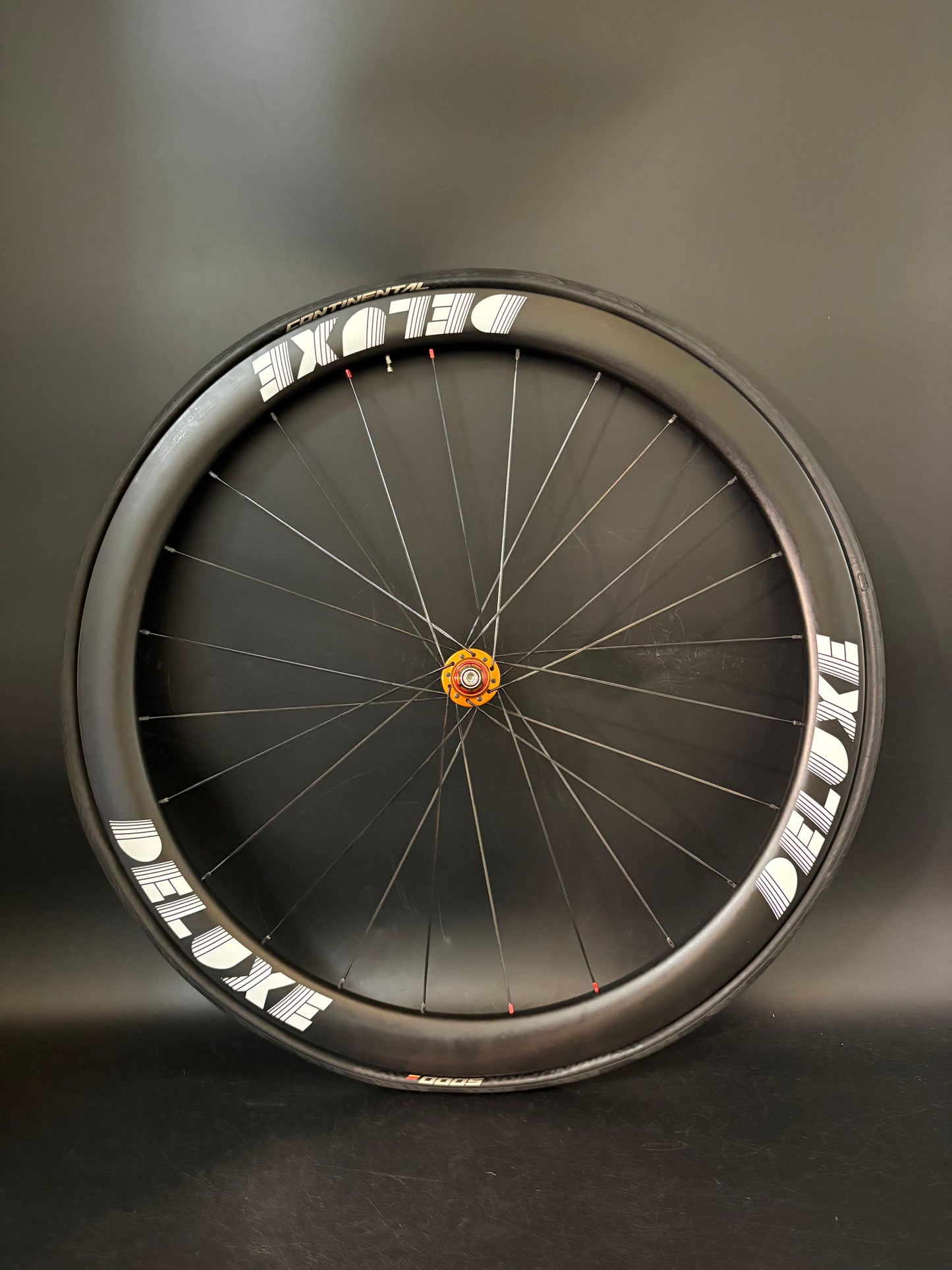 Deluxe White Logo 45mm Carbon / Mack Hubs Wheelset Orange 24h