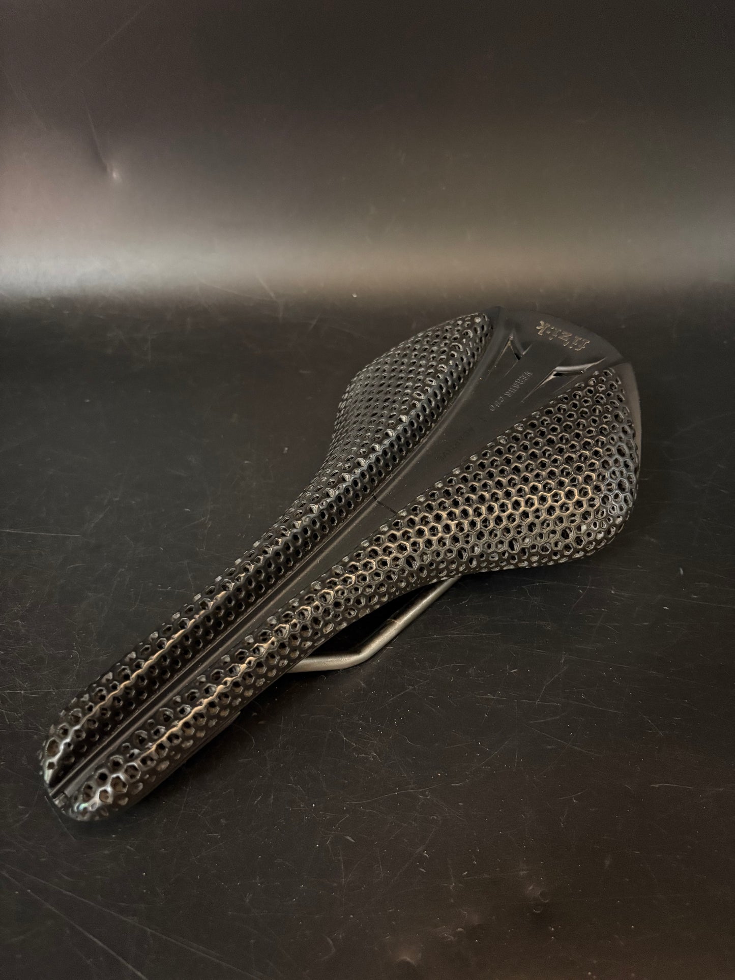 Fizik Versus Evo Adaptive Saddle Black