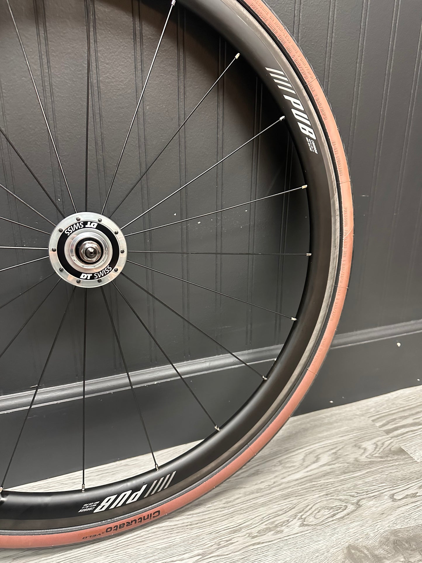 Pub 40mm Carbon / DT Swiss Wheelset 20/24h Fixed/Fixed