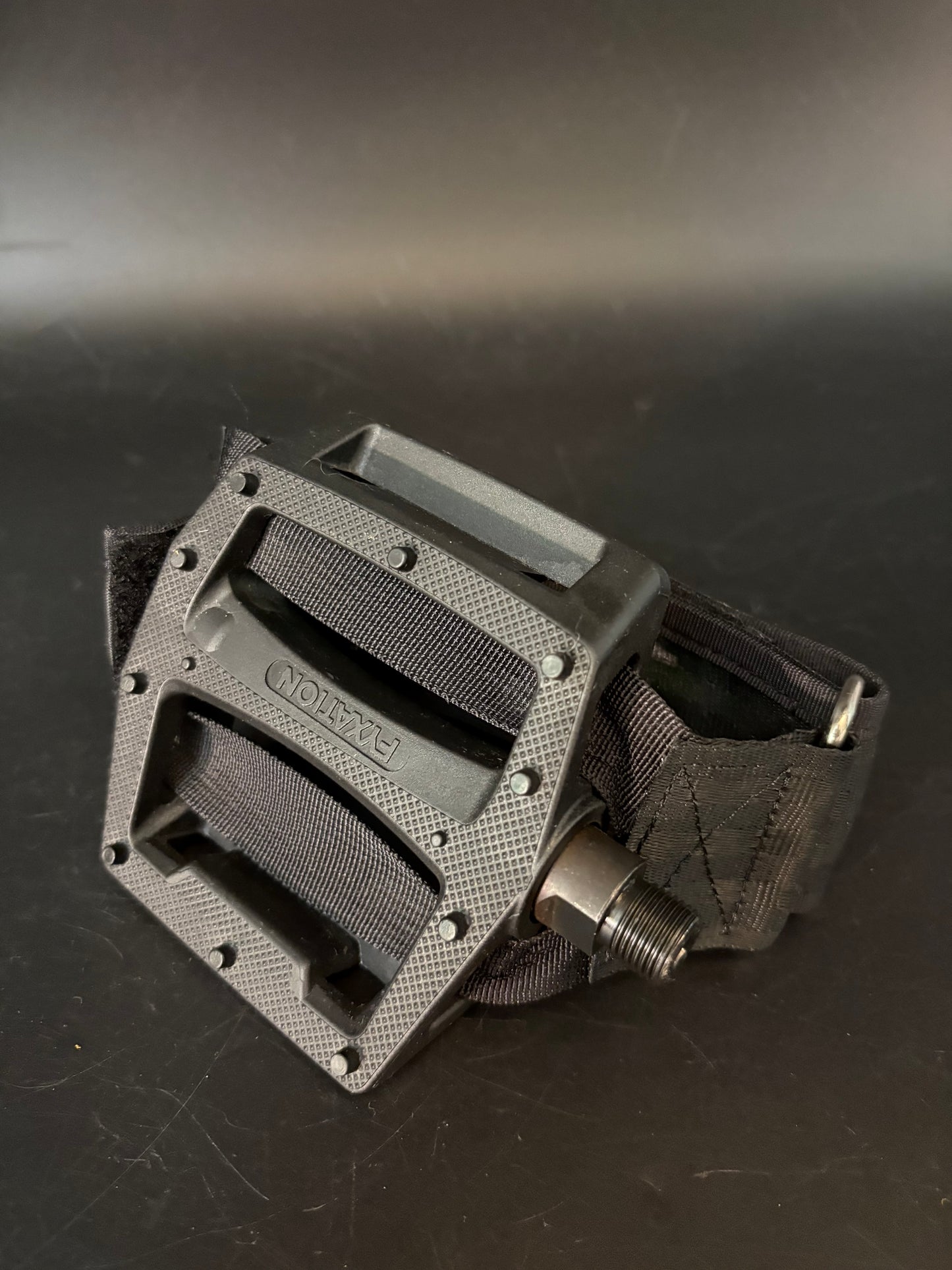 Fyxation Pedal / Straps Setup Black