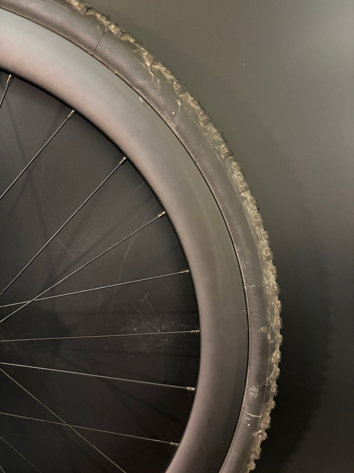 Light Bicycle AR45 Carbon Clincher / Raketa Wheelset 28h