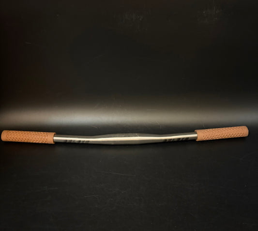 Deluxe Flat Handlebar Ti 690mm 31.8