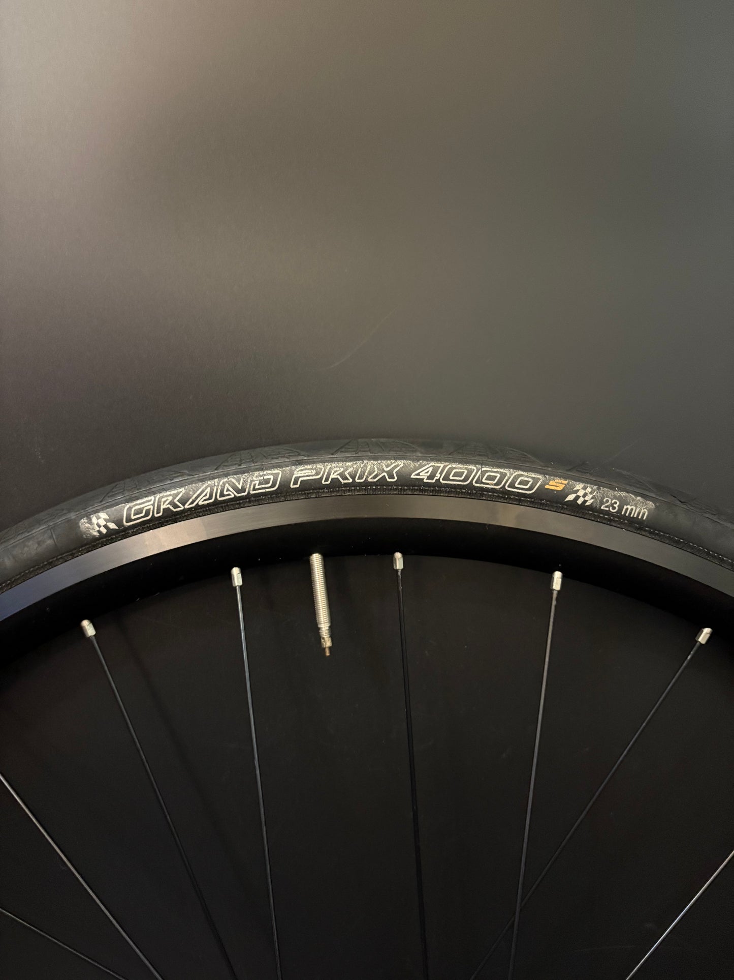 H Plus Son Archetype Black / Spike Hubs Wheelset 28h