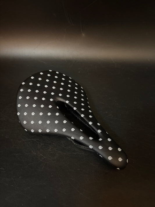 God & Famous Paincave Saddle Carbon Black