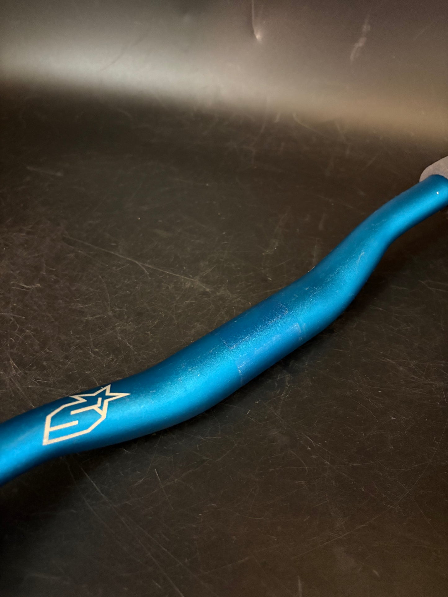 Spank Spoon 762 Riser Handlebar Blue 580mm 31.8