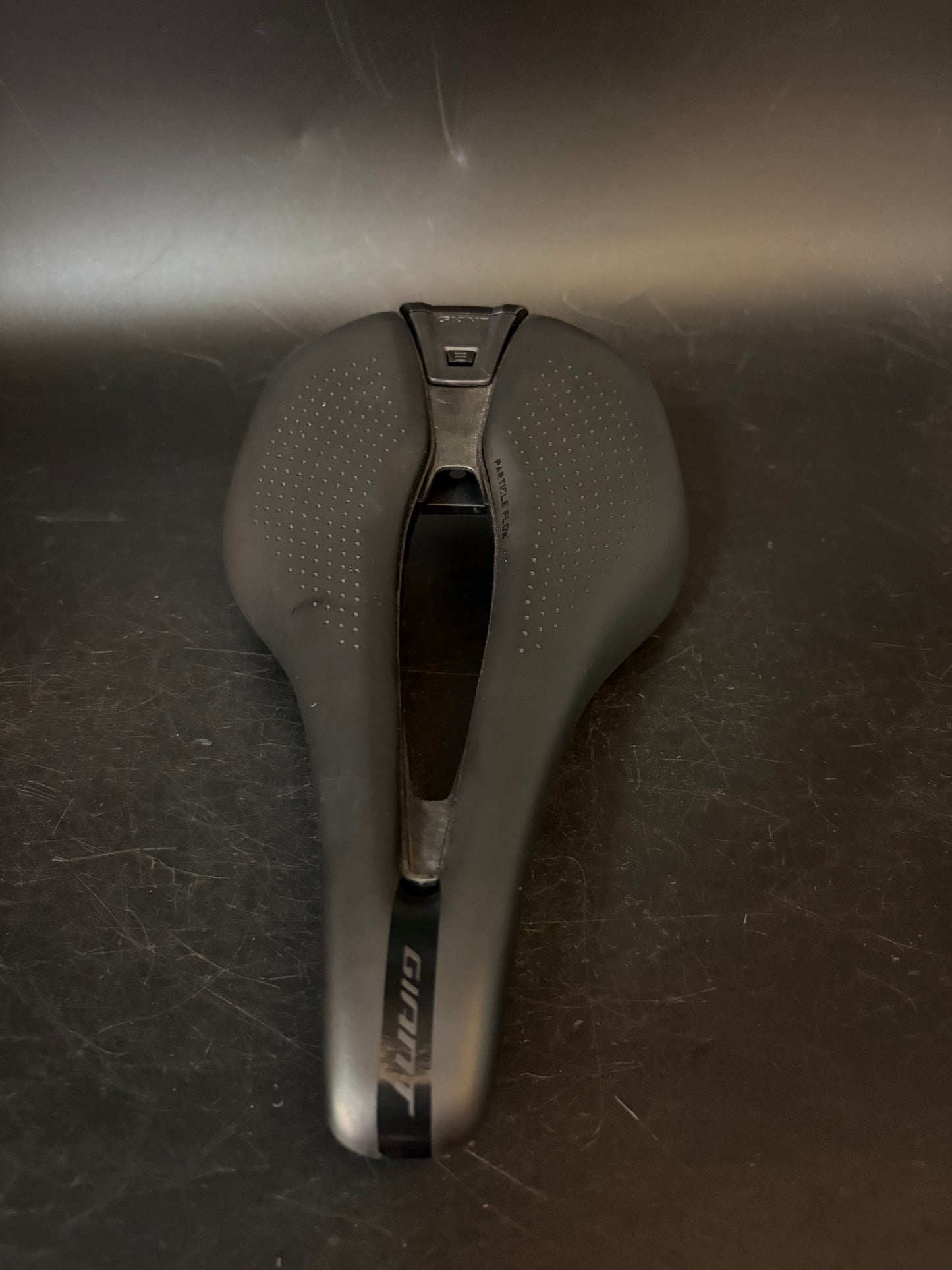 Giant Fleet SLR Saddle Black 145mm Carbon w/ Light