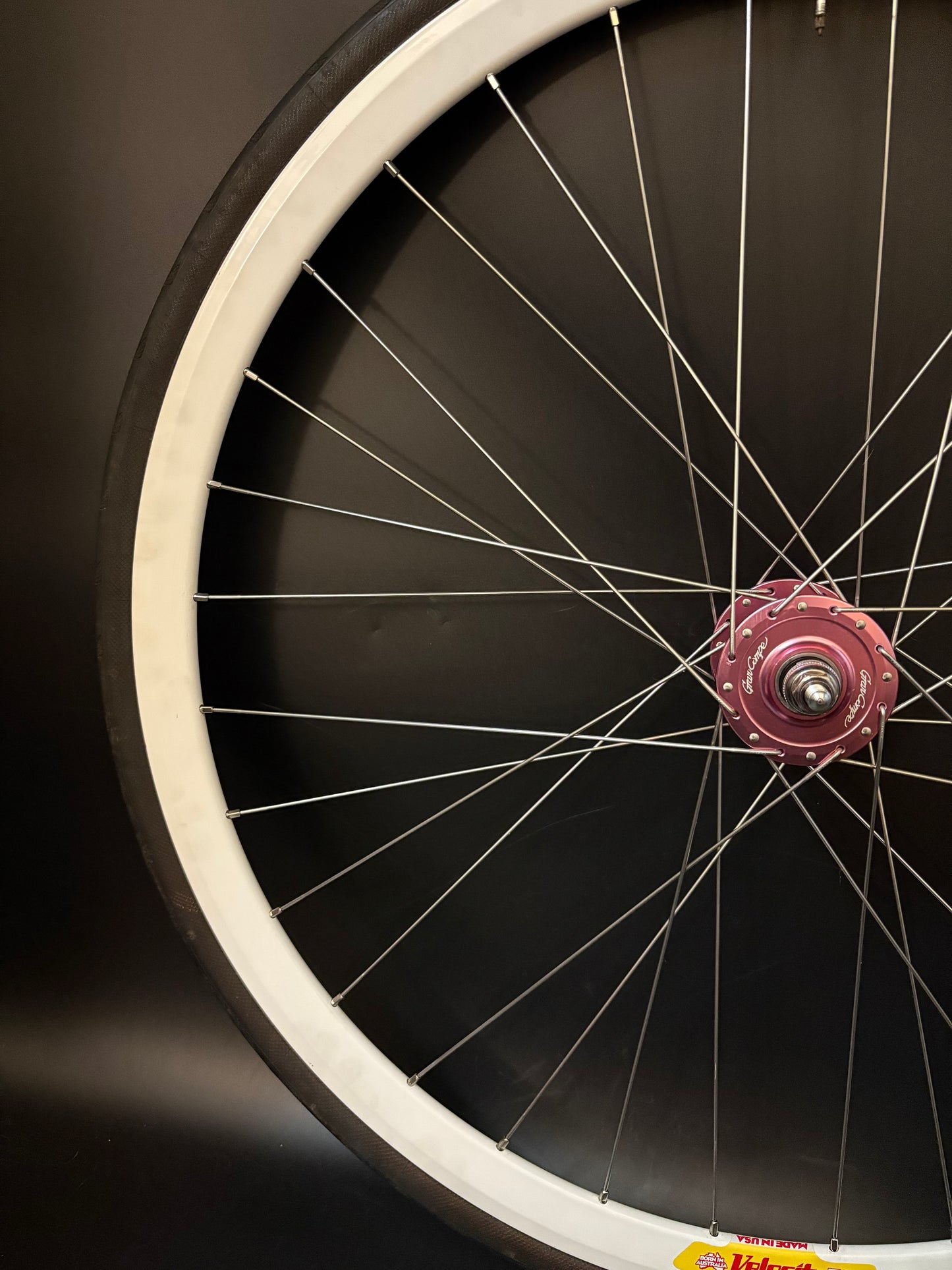 Velocity Deep V White / Gran Compe Pink Wheelset 32h