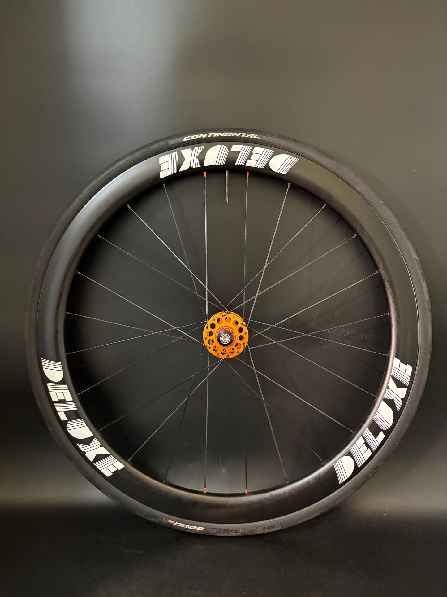 Deluxe White Logo 45mm Carbon / Mack Hubs Wheelset Orange 24h