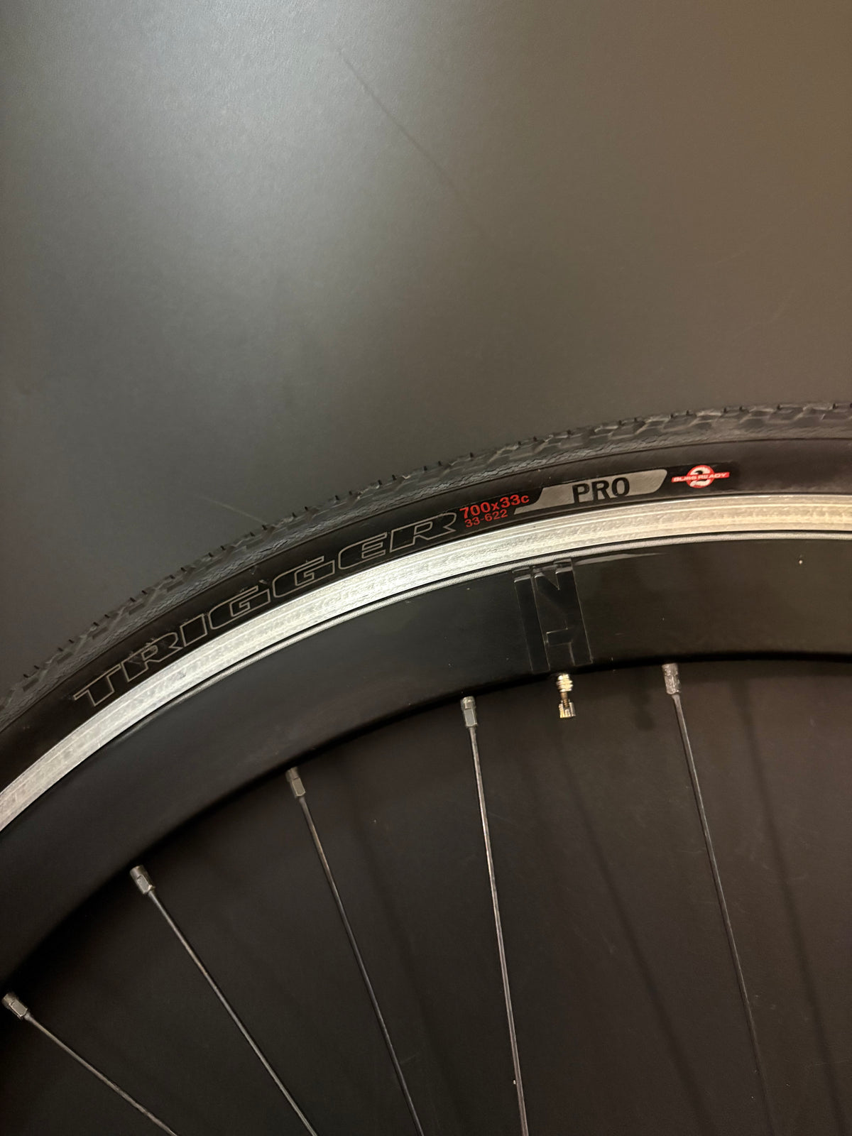 H Plus Son SL42 + Formation Face Black / Phil Wood HF Wheelset 32h