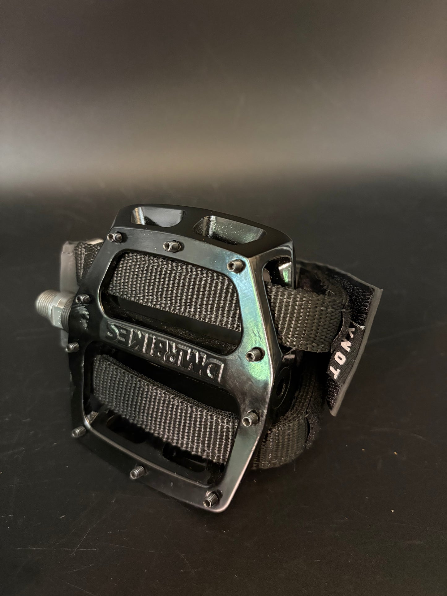 DMR Bikes / Ynot Straps Reflective Pedal Setup