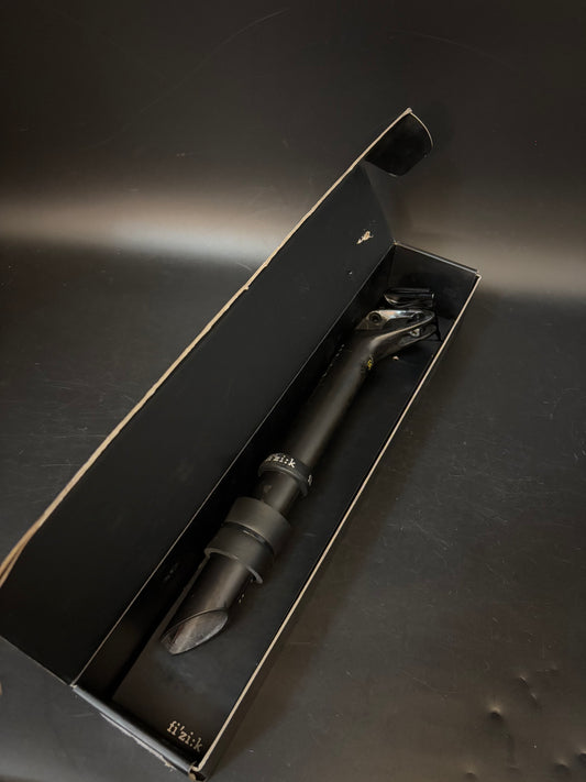 NEW Fizik Cyrano 00 Seatpost Carbon 31.6 330mm