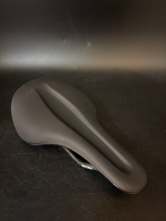Reform Seymour Saddle Black 142mm Carbon