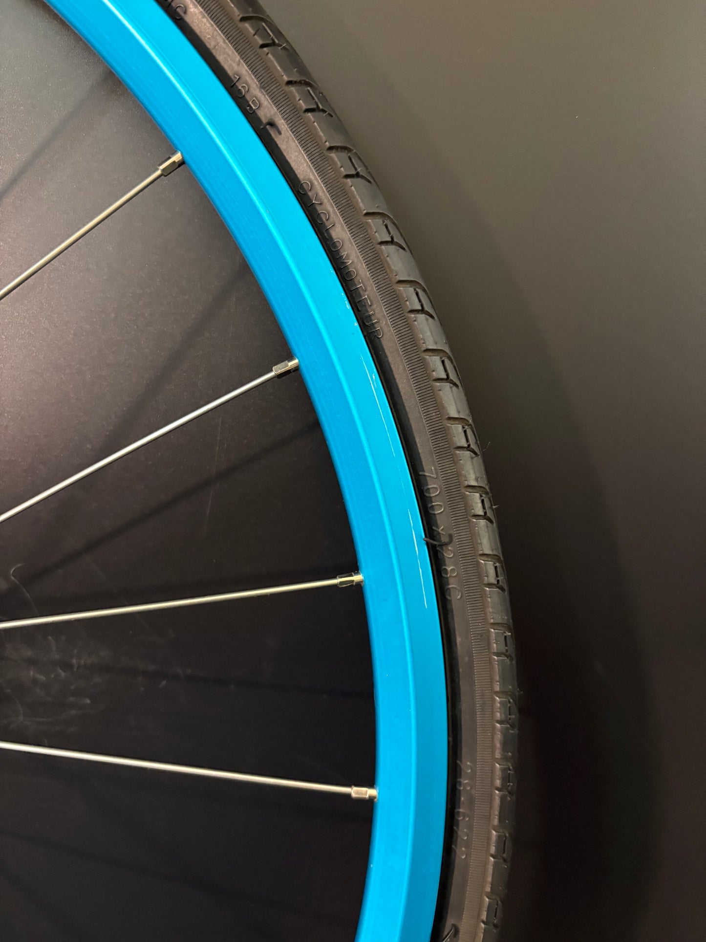 Velocity A23 Turquoise + Pink / Mash SF x Phil Wood Wheelset 28h