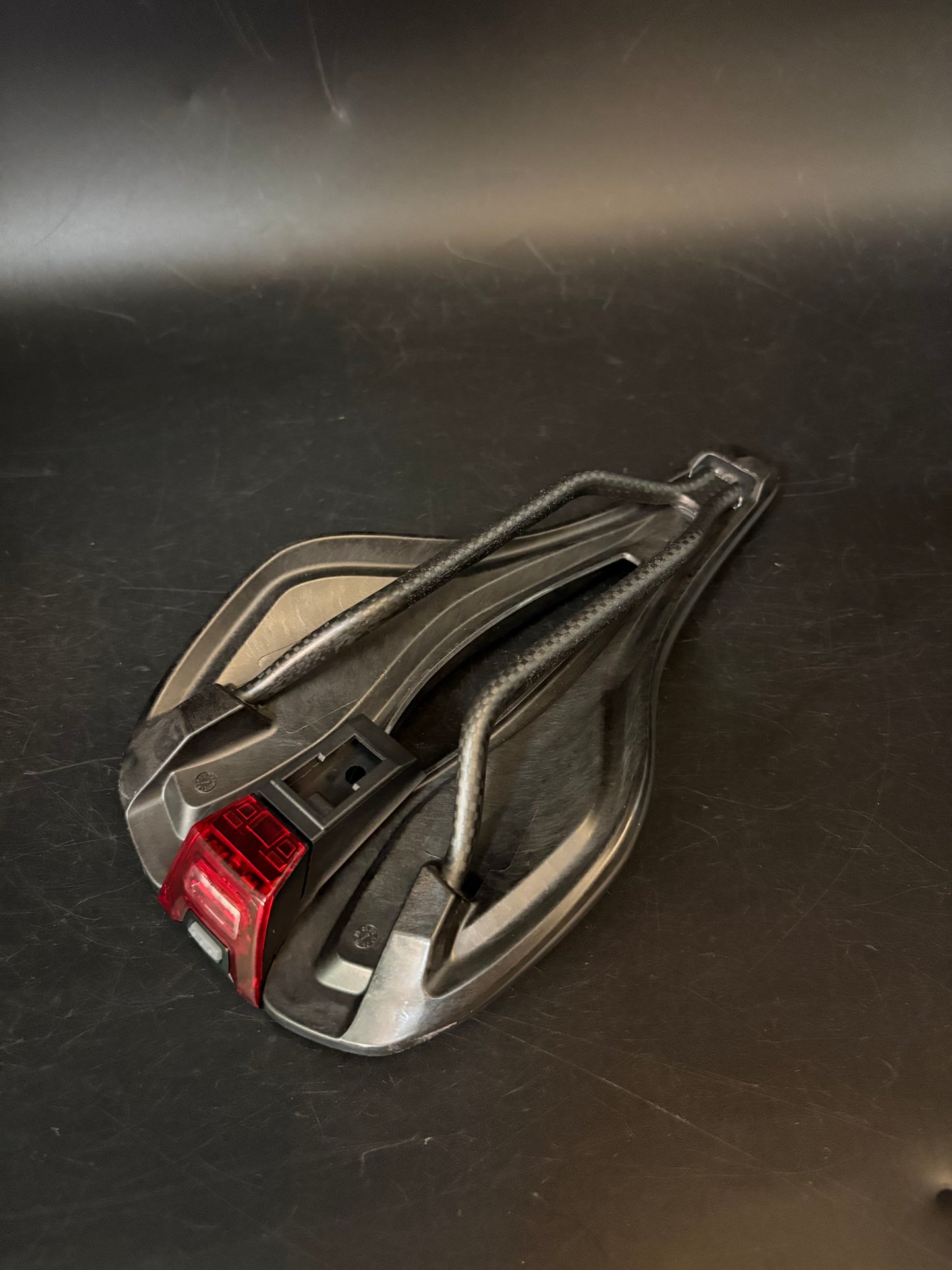 Giant Fleet SLR Saddle Black 145mm Carbon w/ Light