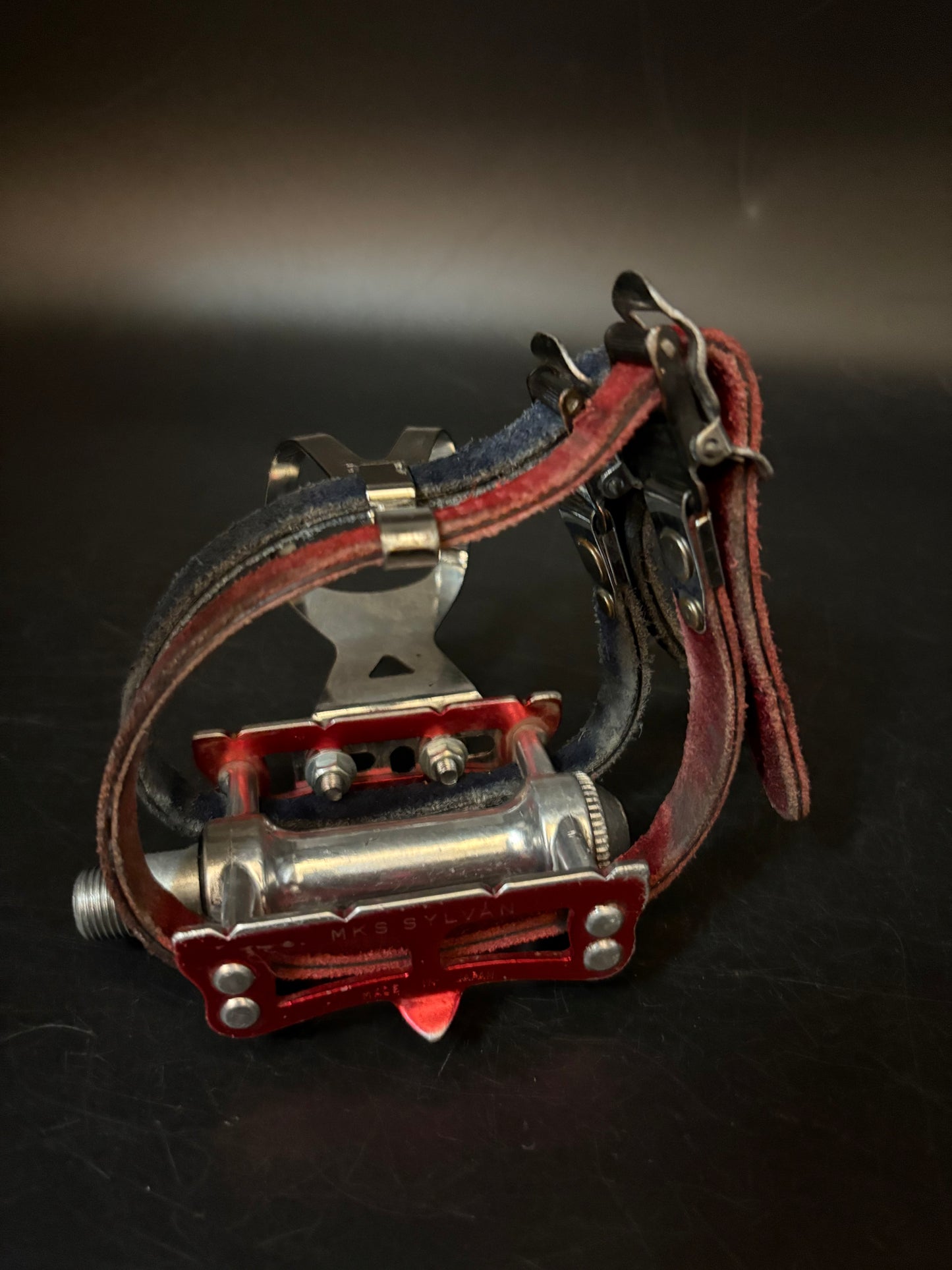 MKS Sylvan Red + Blue / Toshi Straps Pedal Setup