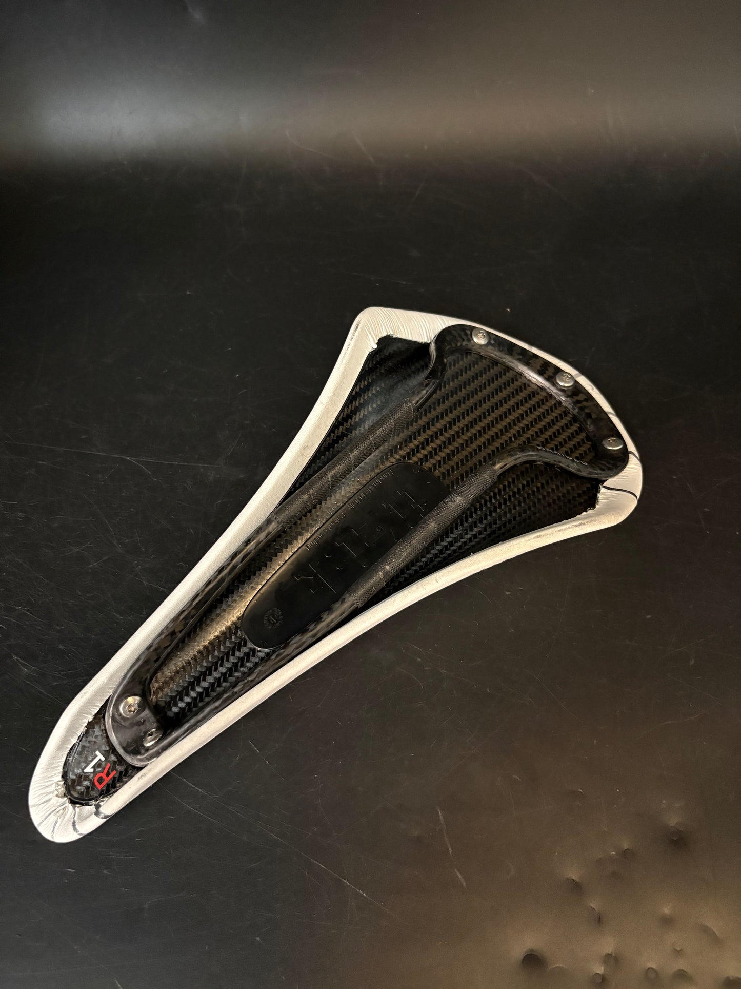 Fizik Volta Saddle White