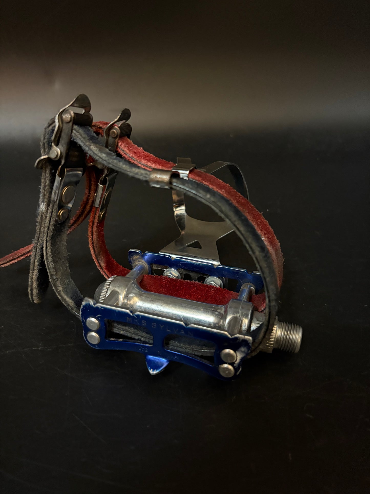 MKS Sylvan Red + Blue / Toshi Straps Pedal Setup