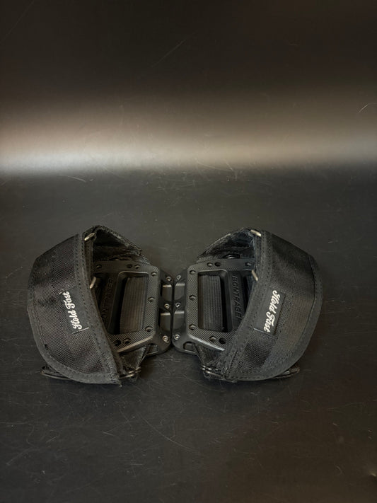 Bontrager Pedals / Hold Fast Straps Black Pedal Setup