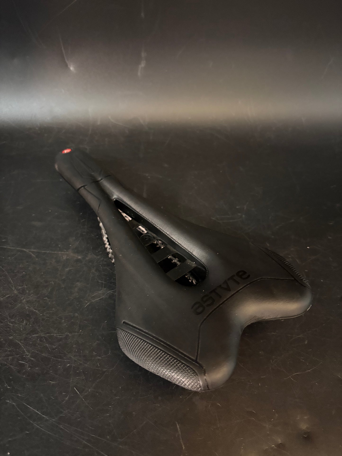 Astute Skylite VT Saddle Black Carbon