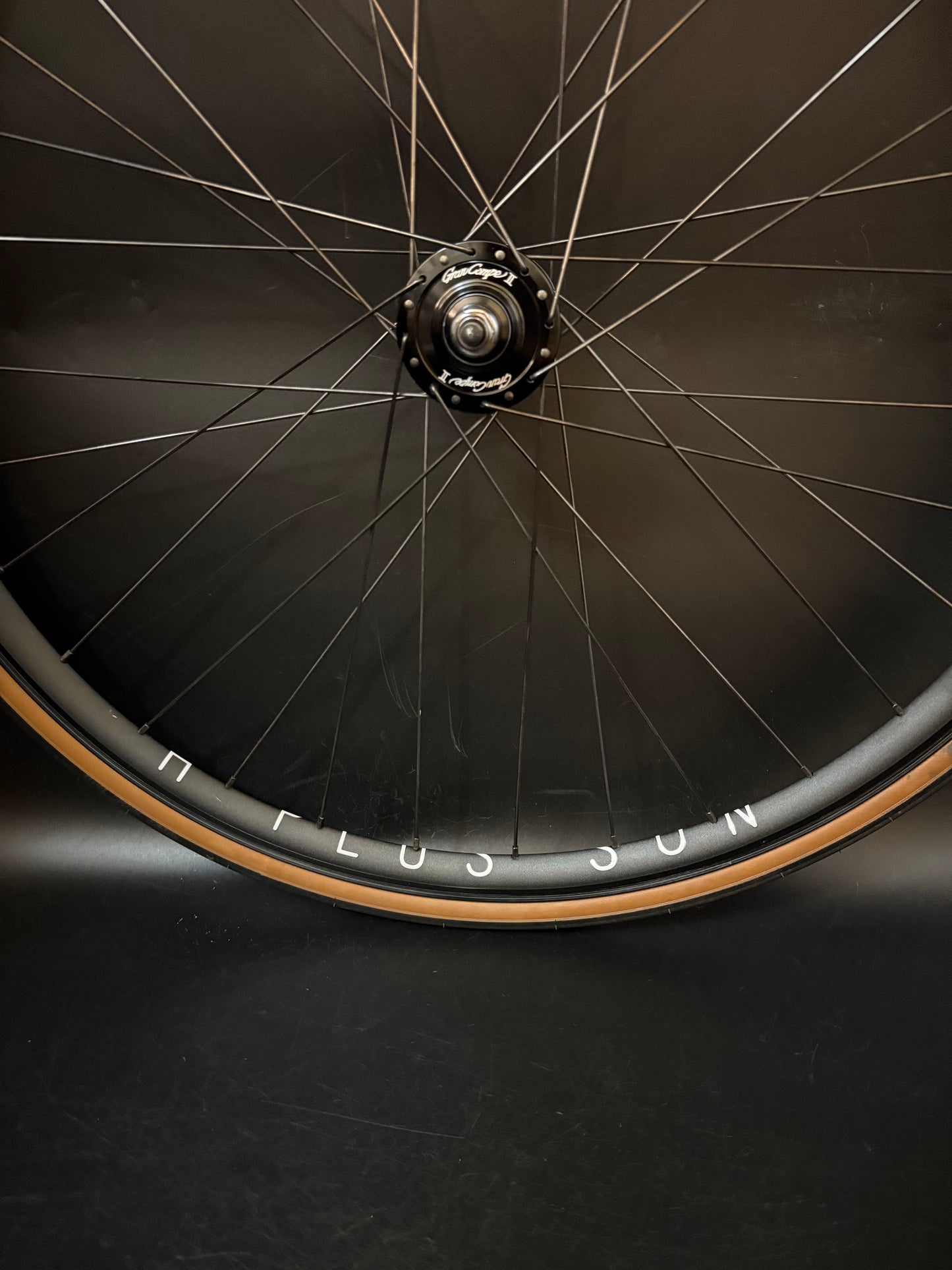 H Plus Son Archetype Black / Gran Compe Wheelset 32h