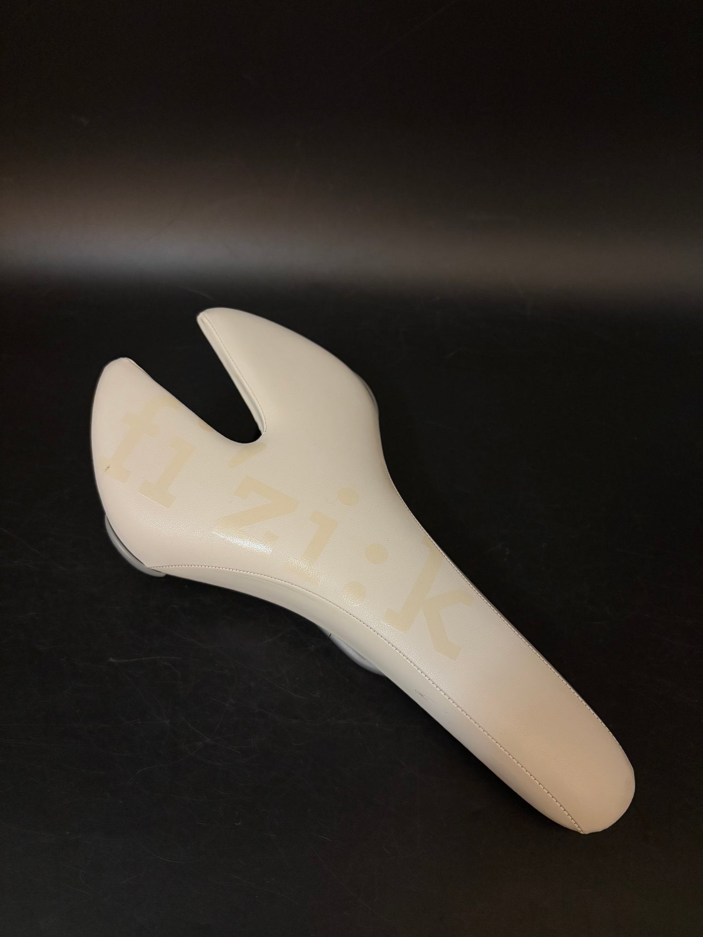 Fizik Ardea Saddle White