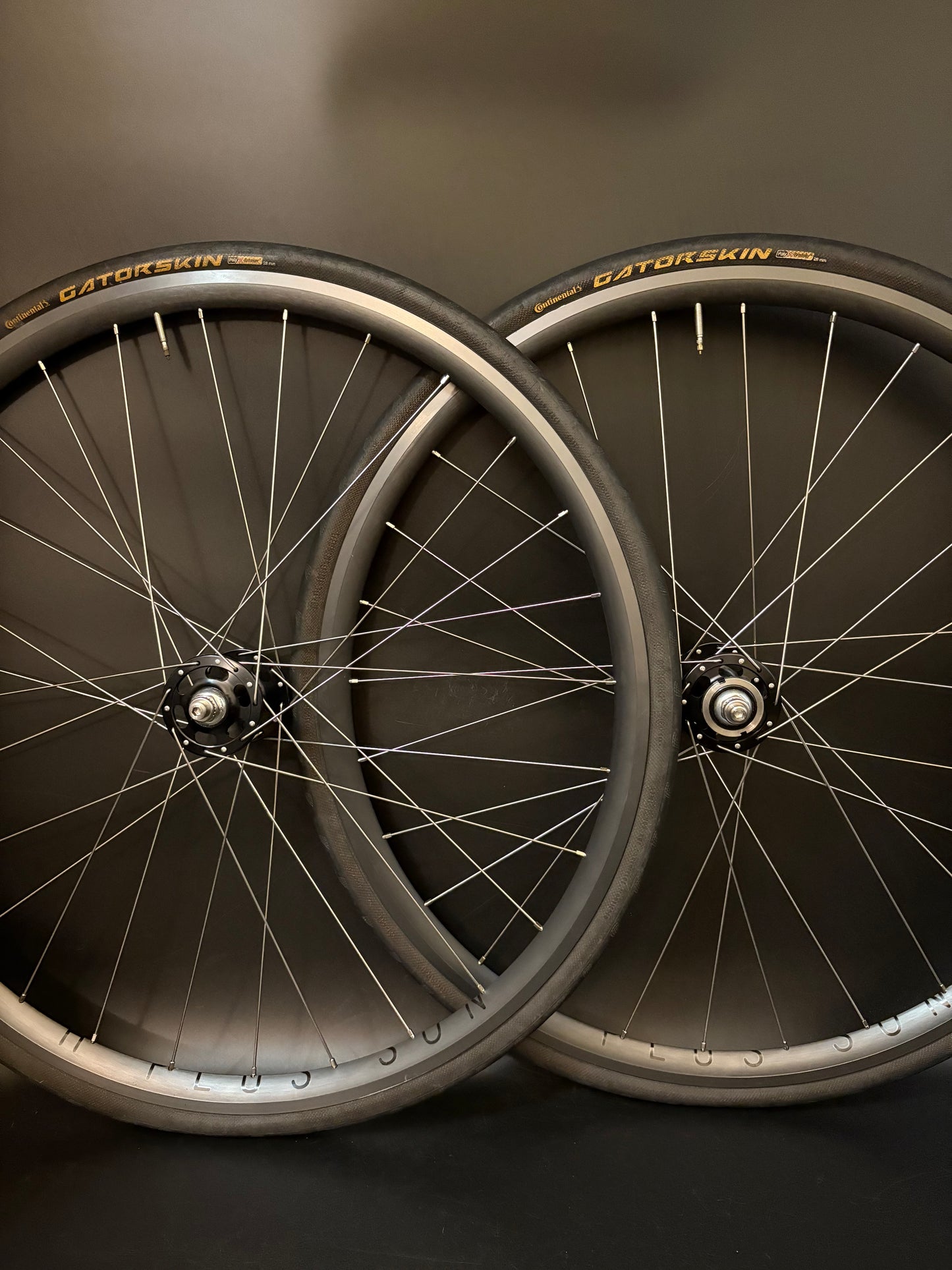 H Plus Son Archetype Grey / Paul Wheelset 28h