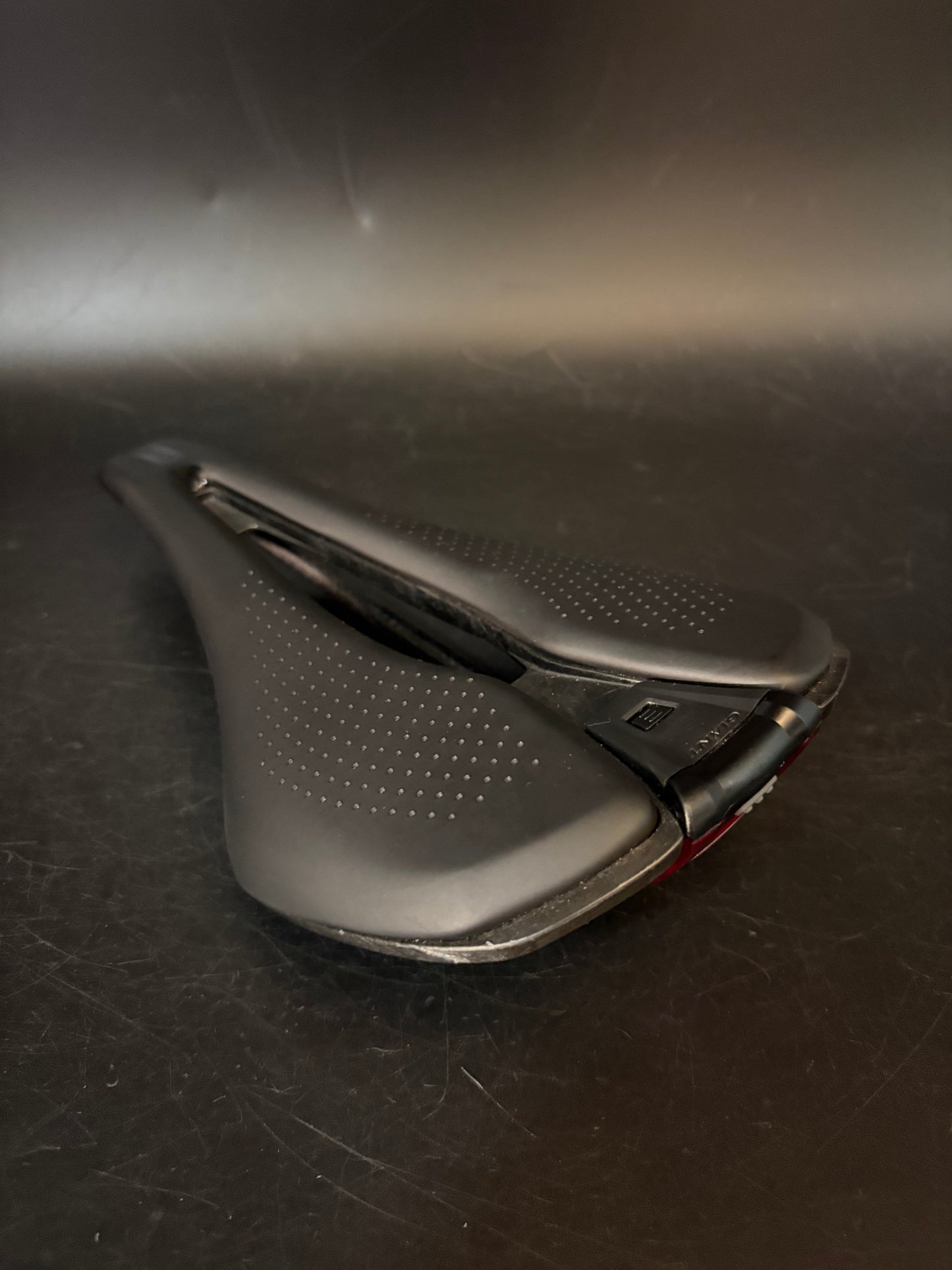 Giant Fleet SLR Saddle Black 145mm Carbon w/ Light