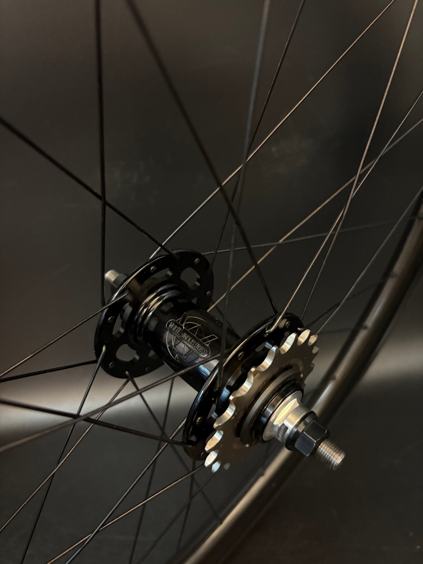 Light Bicycle Falcon AR45 Carbon Clincher / White Industries Black Wheelset 28h