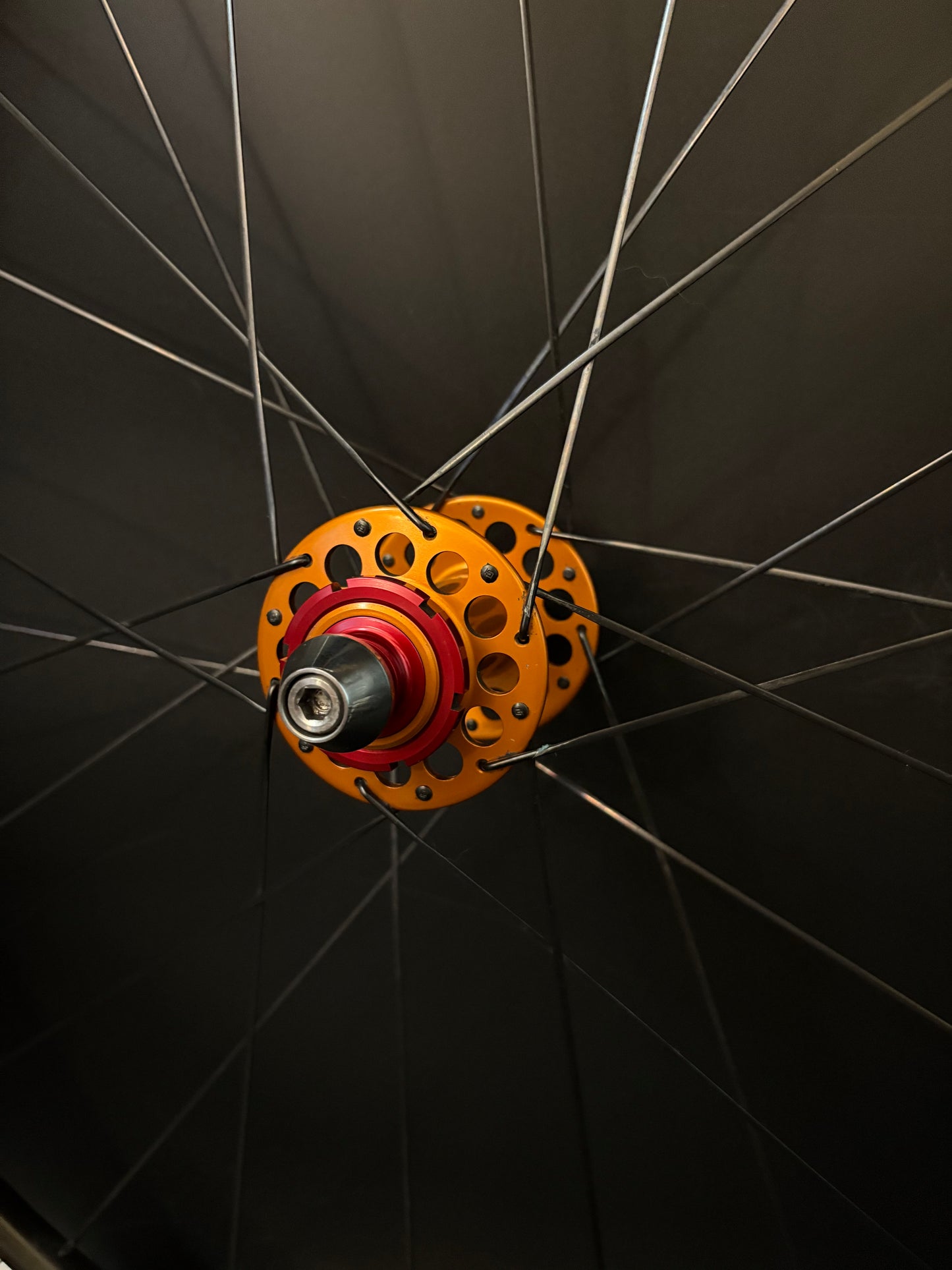 Deluxe White Logo 45mm Carbon / Mack LF + HF Wheelset Orange 24h