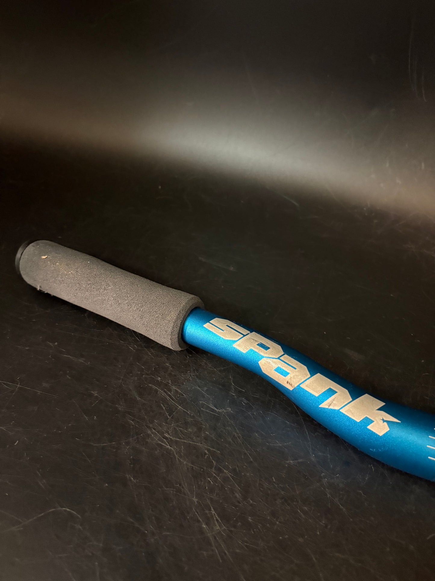 Spank Spoon 762 Riser Handlebar Blue 580mm 31.8