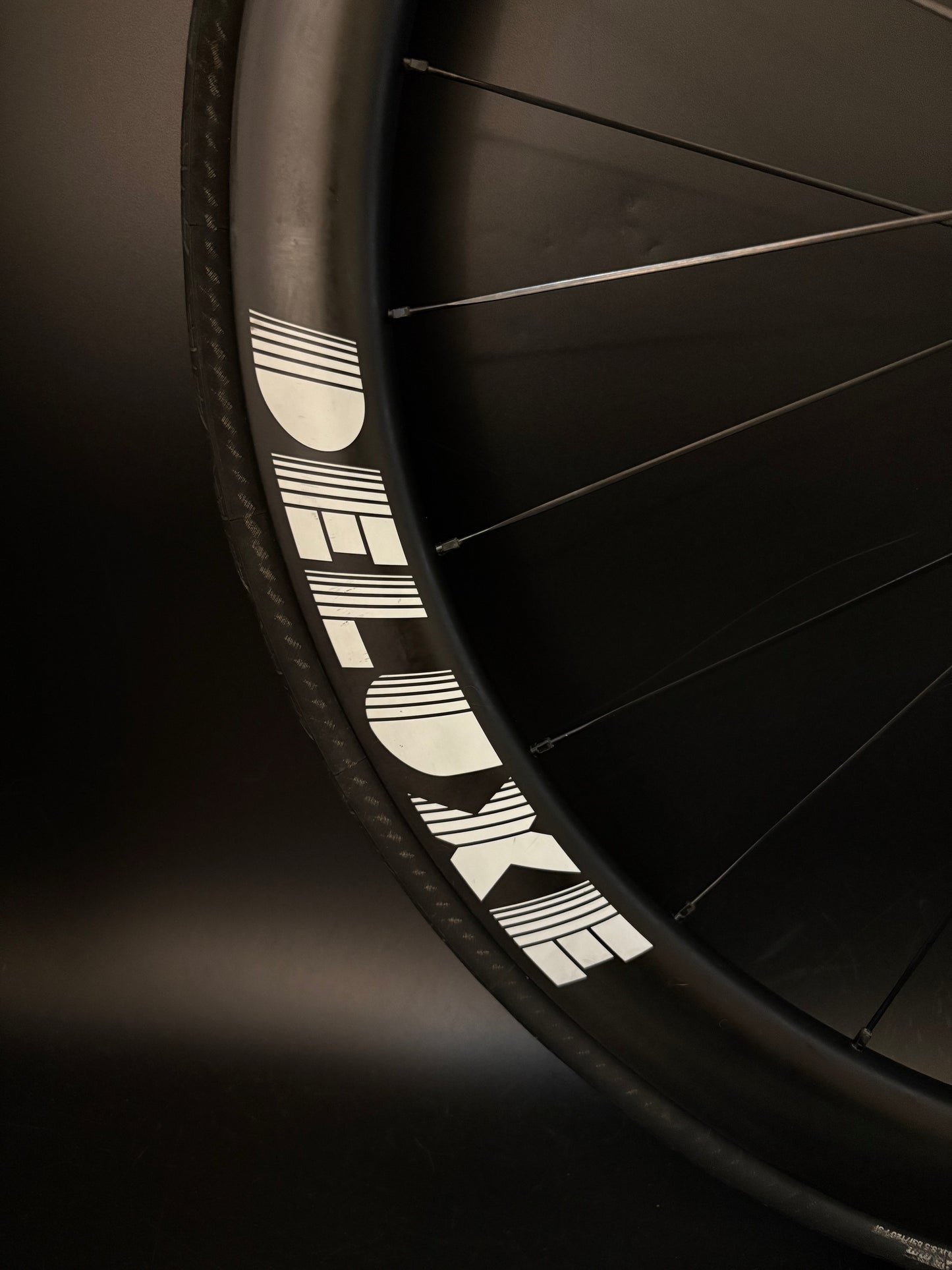Deluxe White Logo 45mm Carbon / Mack LF + HF Wheelset Orange 24h