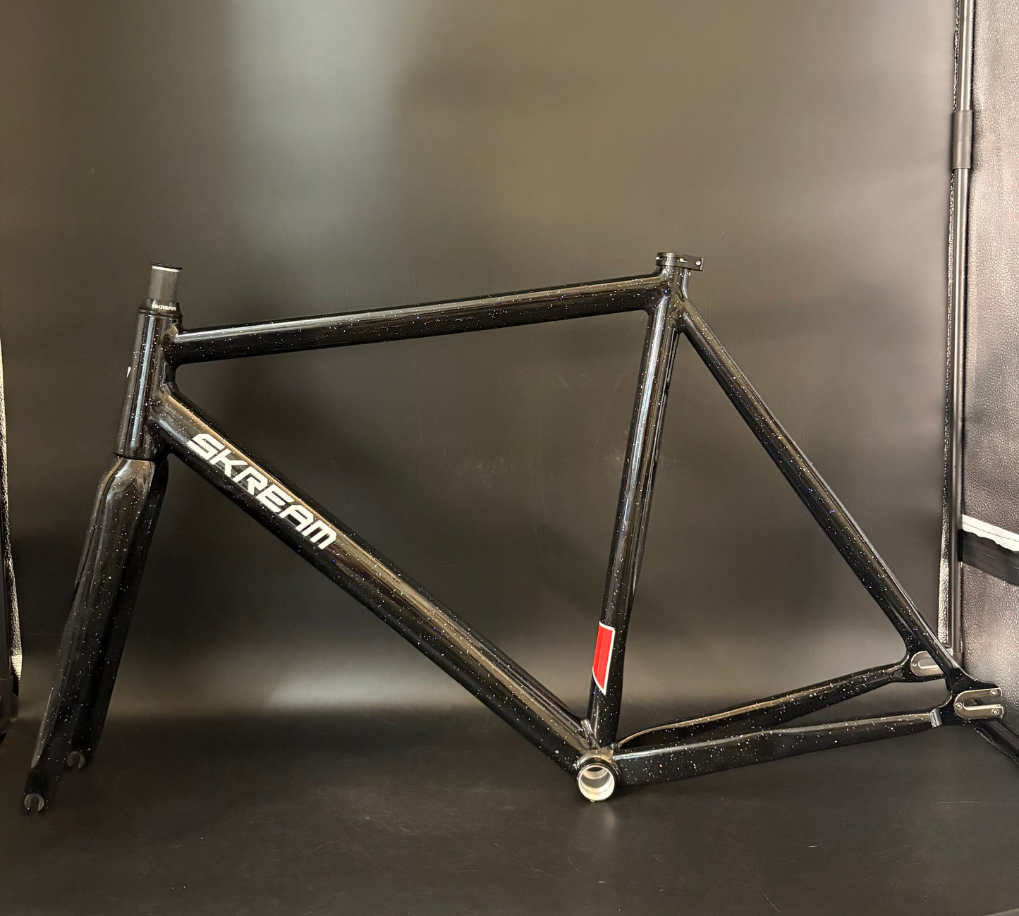 Skream Magnum x ATW Builds Frameset Black Sparkle Medium