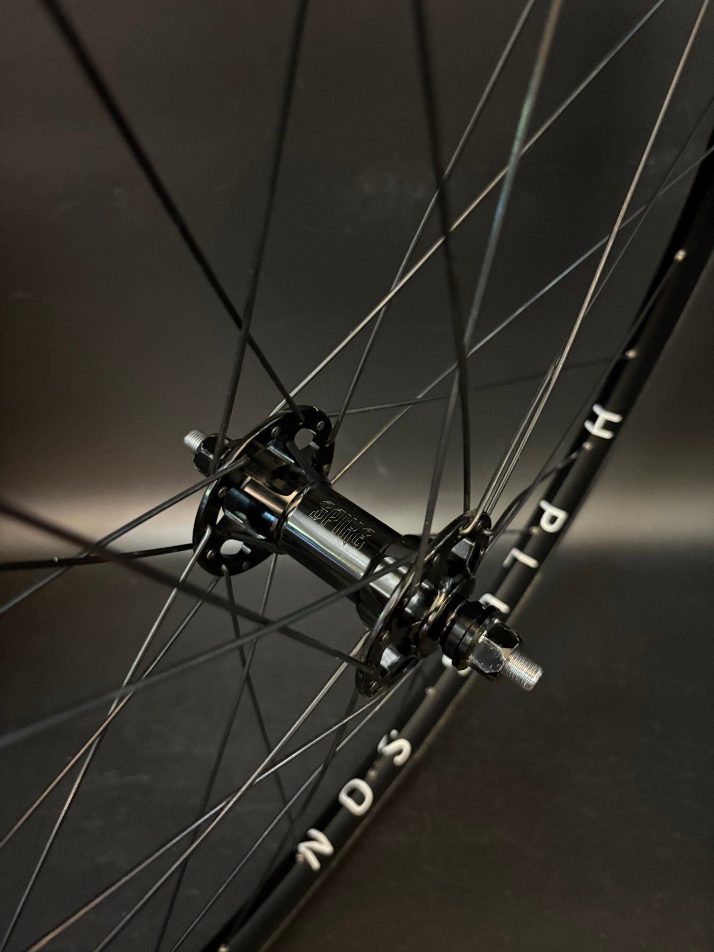 H Plus Son Archetype Black / Spike Hubs Wheelset 28h