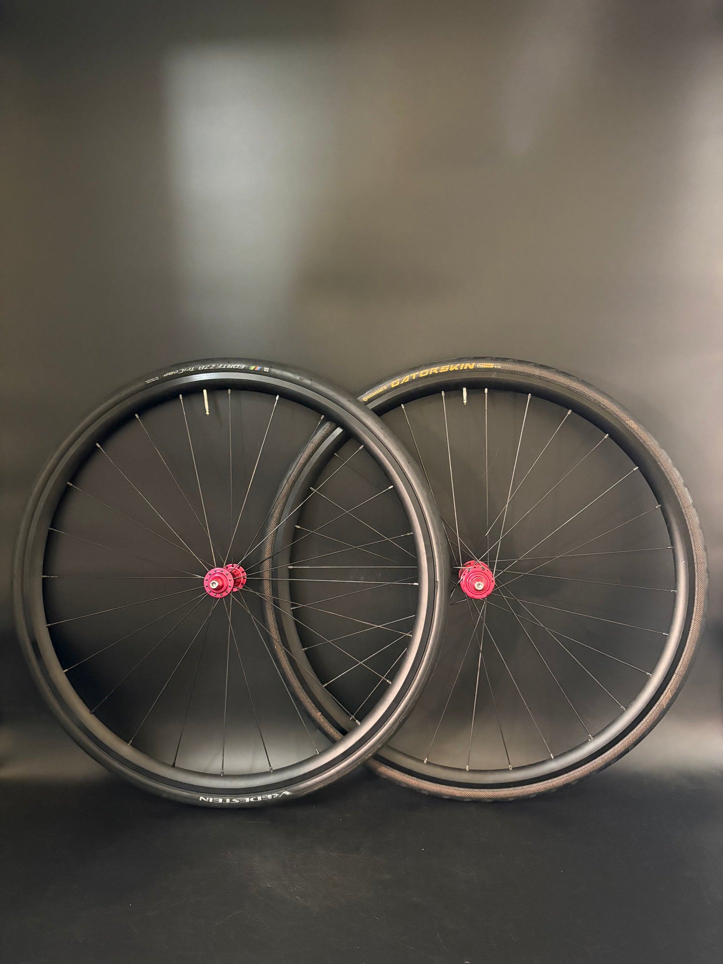 H Plus Son Archetype / Mack Superlight LF Wheelset Pink 24/28h