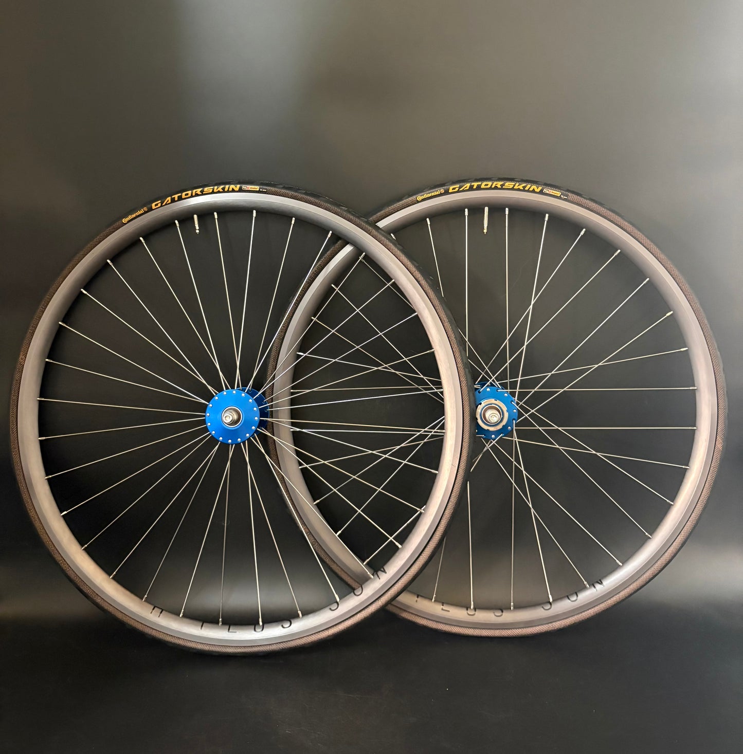 H Plus Son Archetype Grey / Phil Wood HF Blue Wheelset 32h