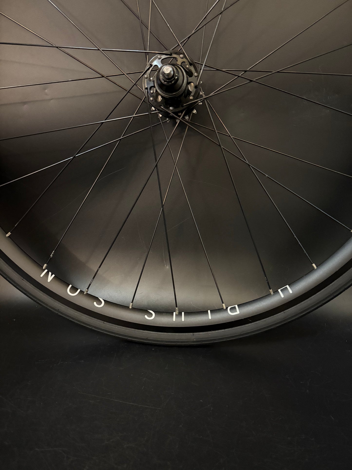 H Plus Son Archetype Black / Spike Hubs Wheelset 28h