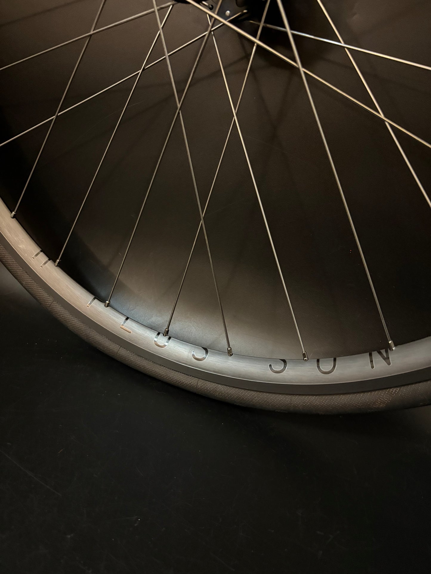 H Plus Son Archetype Grey / Paul Wheelset 28h