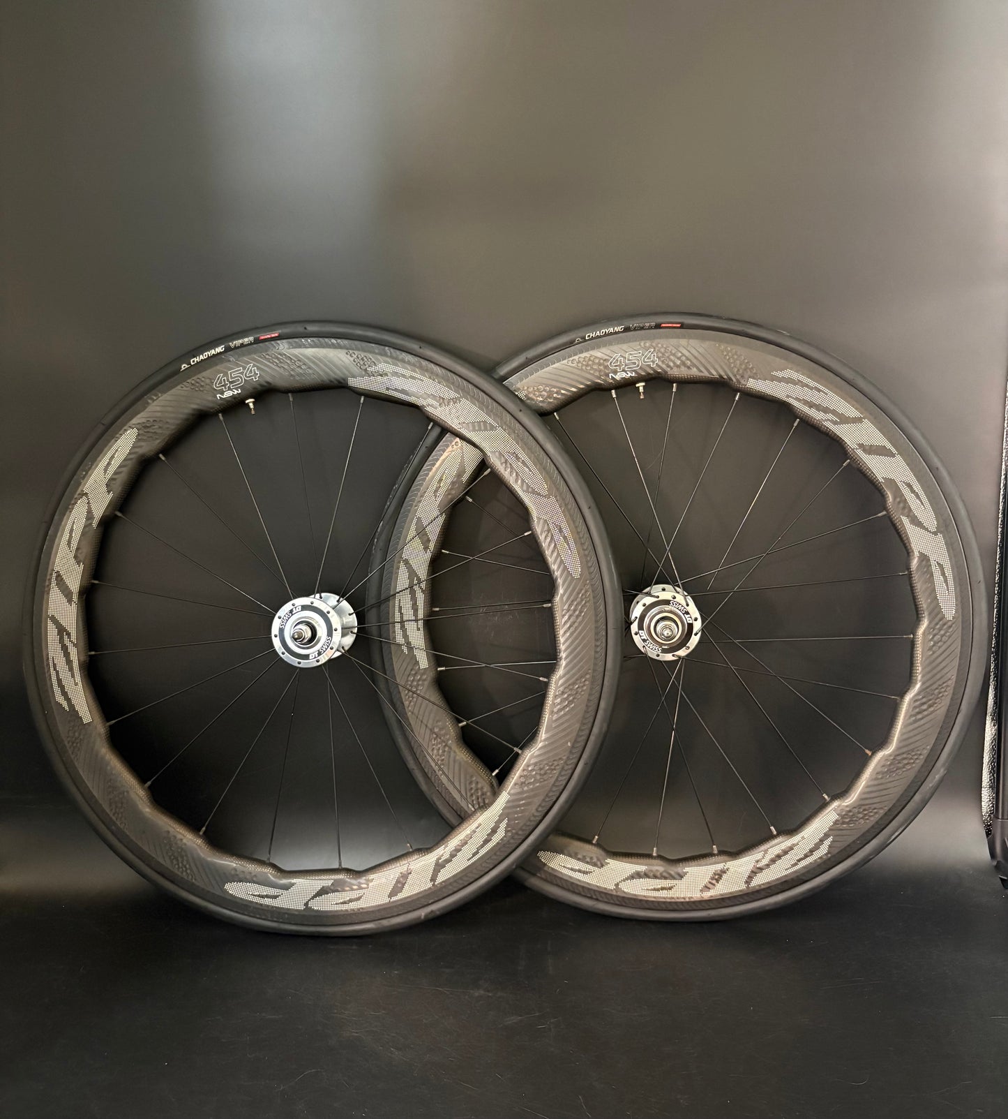 Zipp 454 NSW Carbon Clincher / DT Swiss Wheelset 20/24h