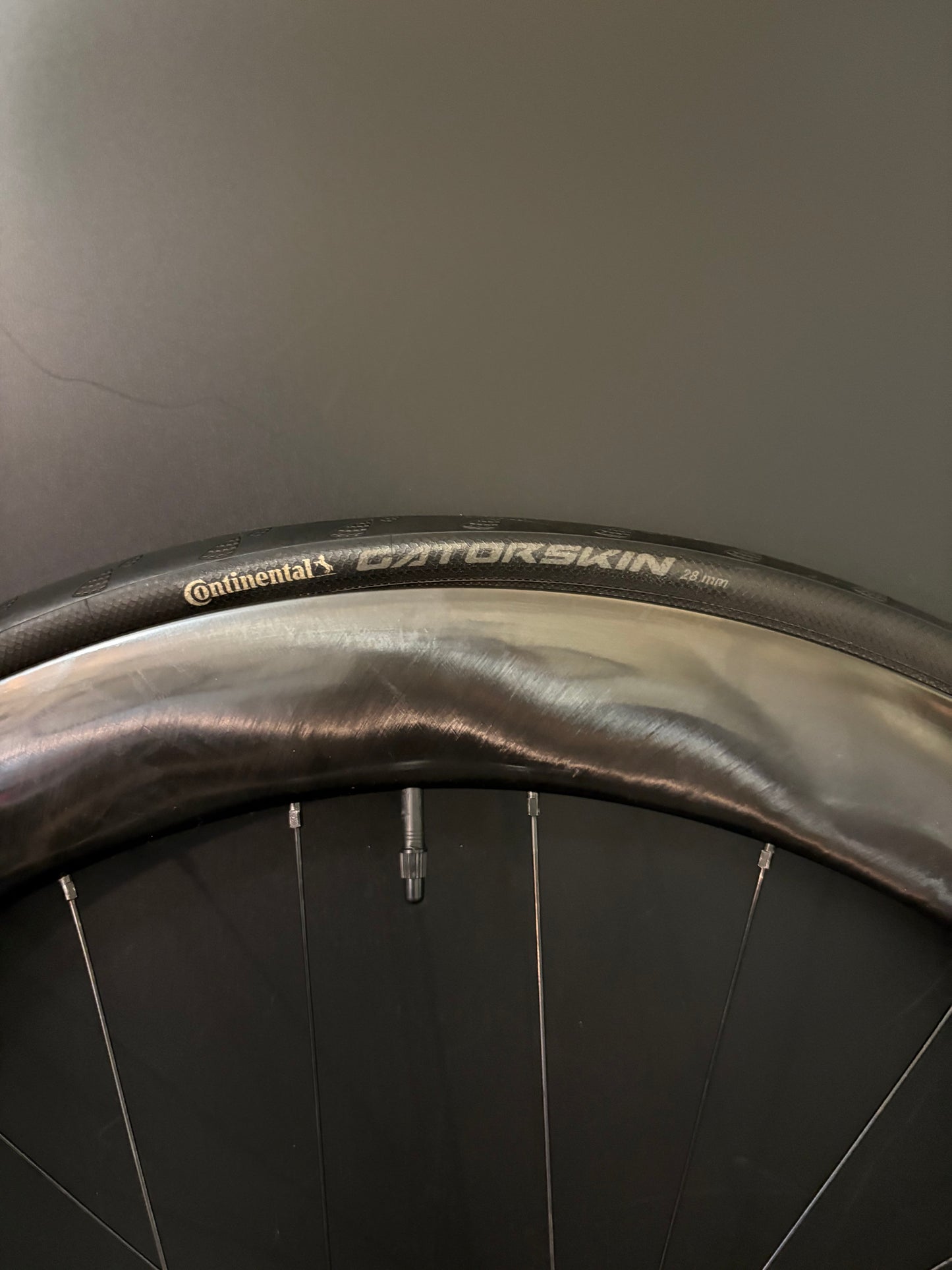 Light Bicycle AR375 + AR565 Carbon / Vendetta Wheelset 20/24h
