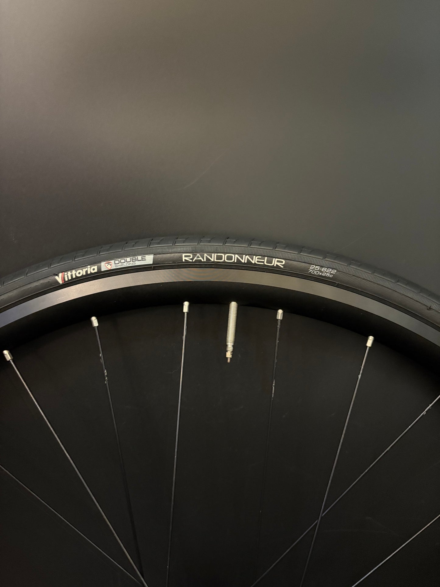 H Plus Son Archetype Black / Spike Hubs Wheelset 28h