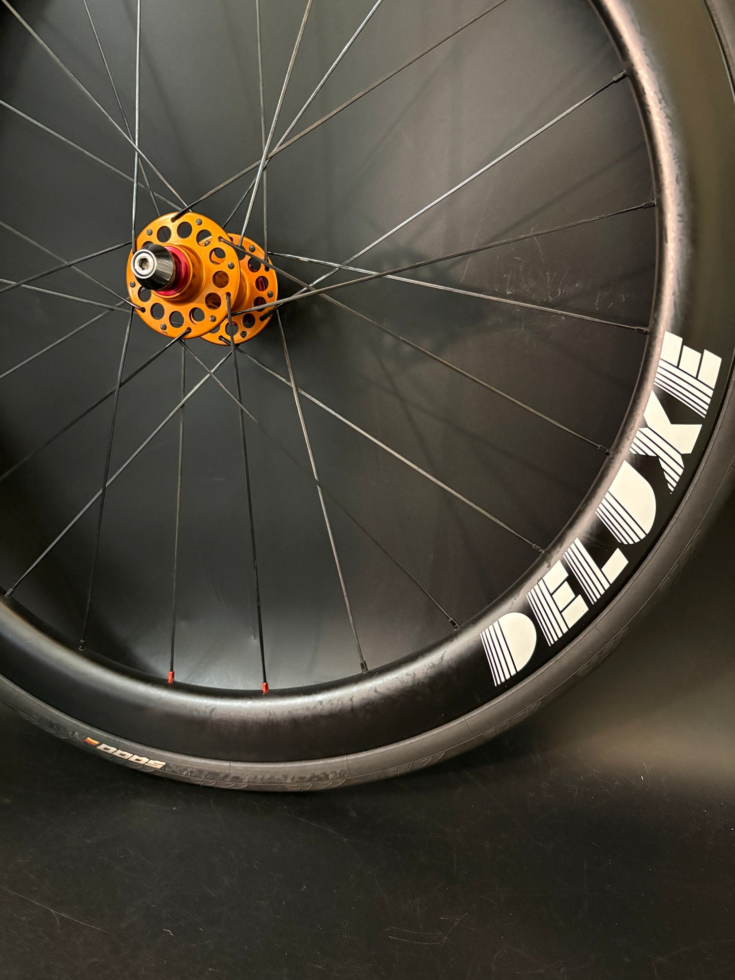 Deluxe White Logo 45mm Carbon / Mack Hubs Wheelset Orange 24h
