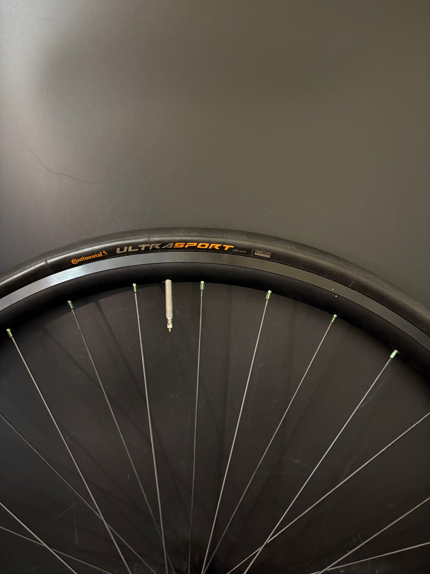 H Plus Son Archetype Black + BLB Notorious 38 Carbon / Phil Wood Bright Green LF Wheelset 32h