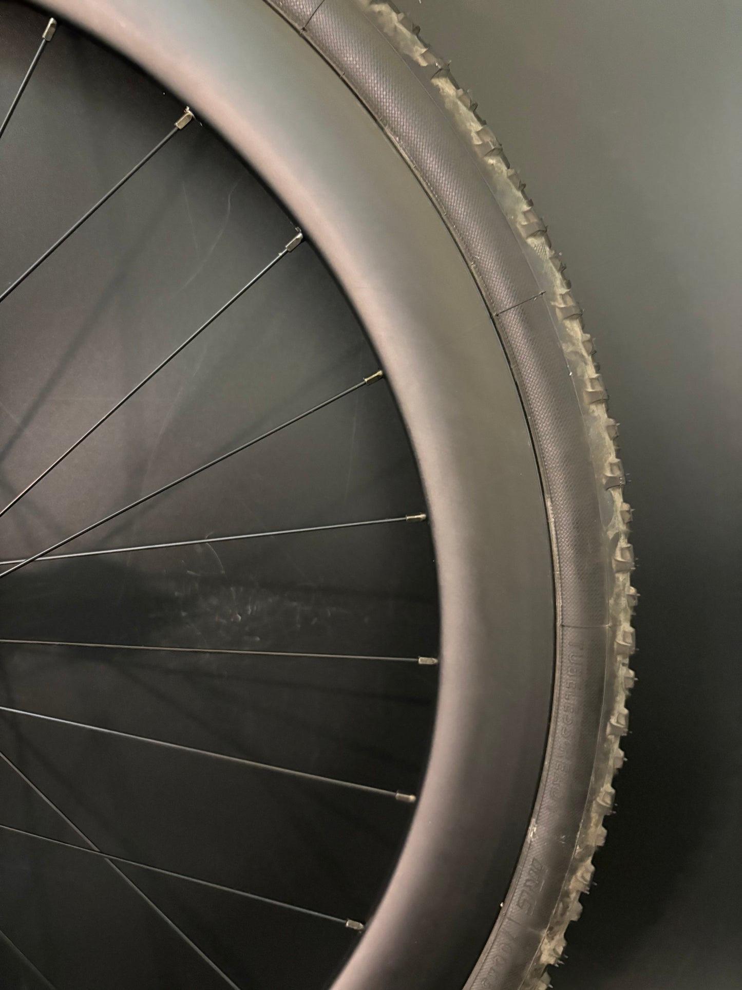 Light Bicycle AR45 Carbon Clincher / Raketa Wheelset 28h
