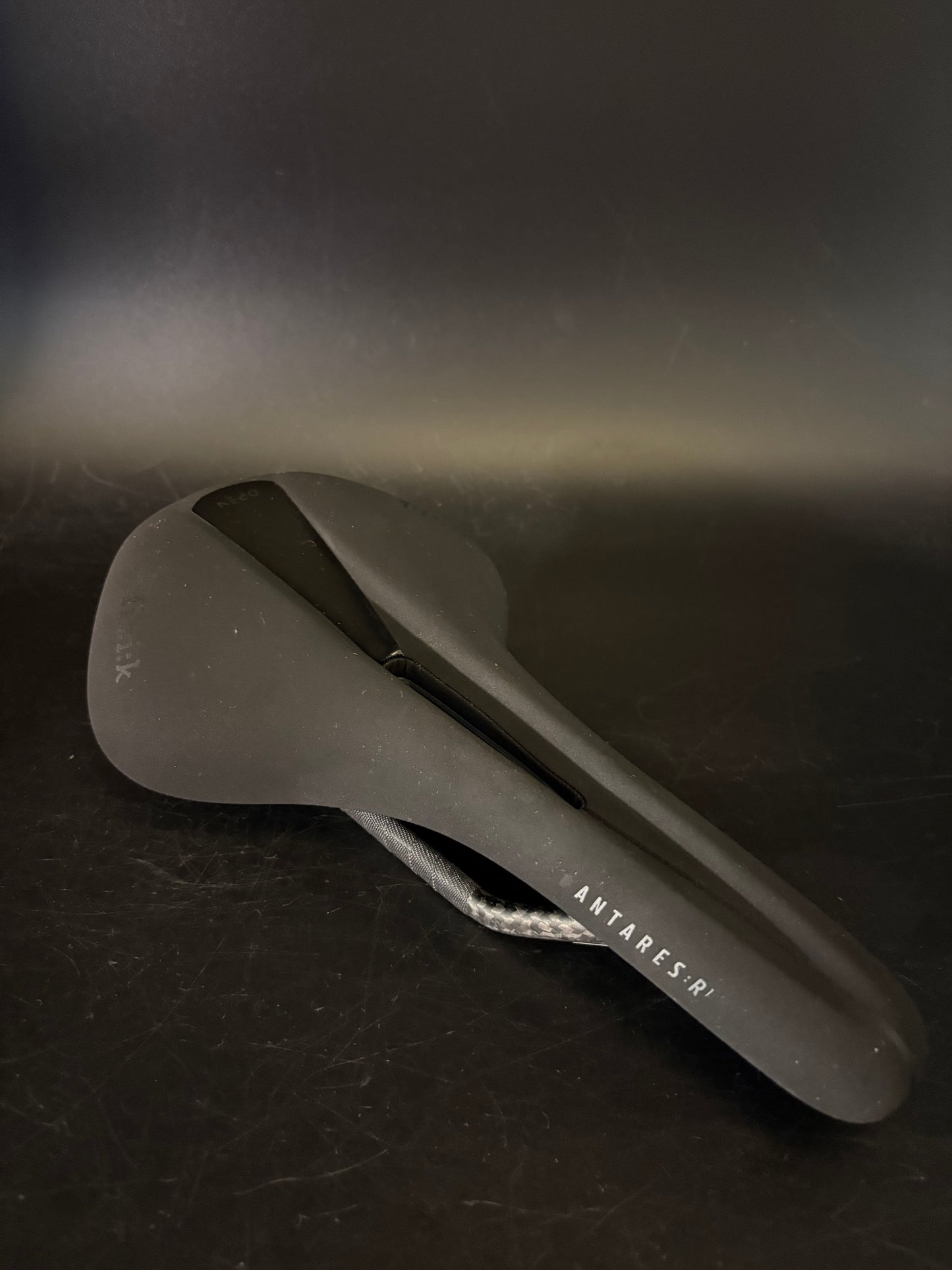 Fizik Antares R1 Saddle Black Carbon
